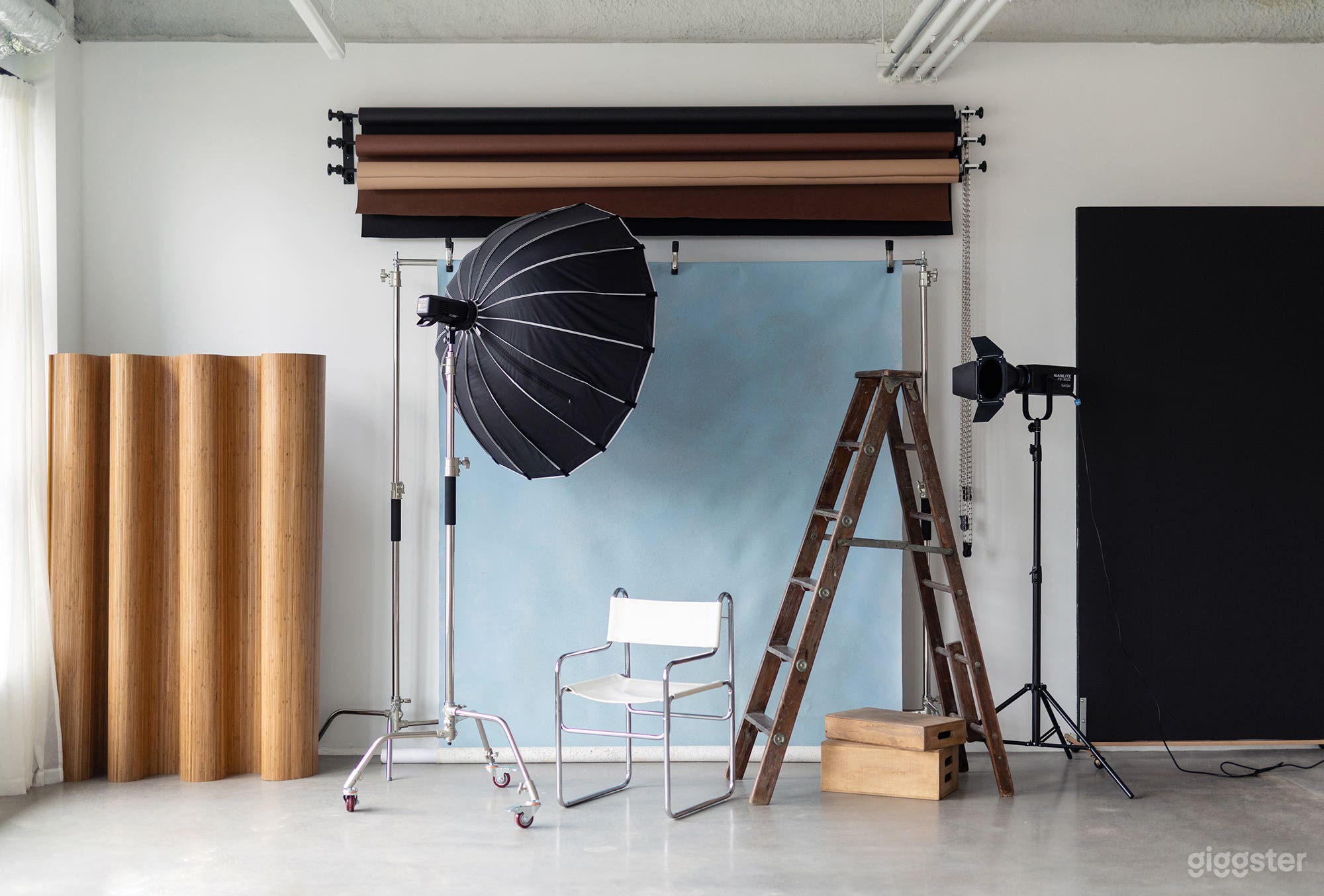 Spacious Light-Filled Studio + Private Rooftop Deck on Geary Photo 4