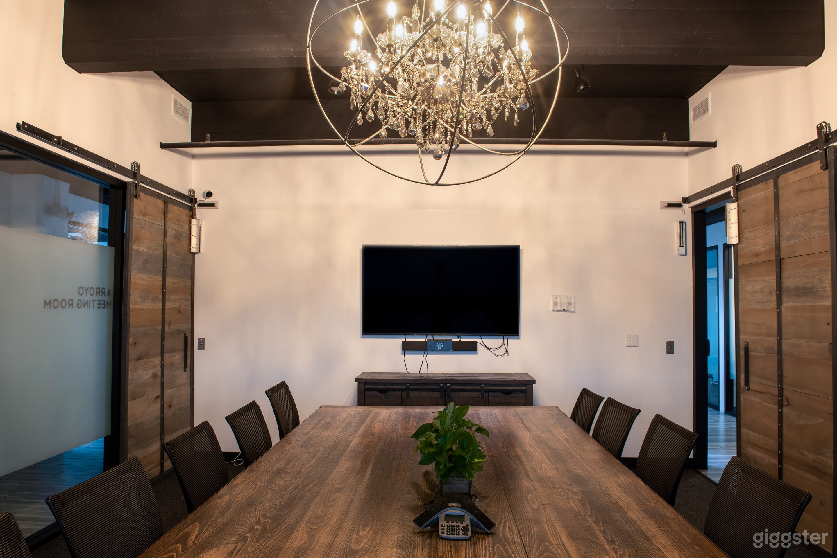 Old Town Pasadena Meeting Room - The Arroyo Room Photo 2