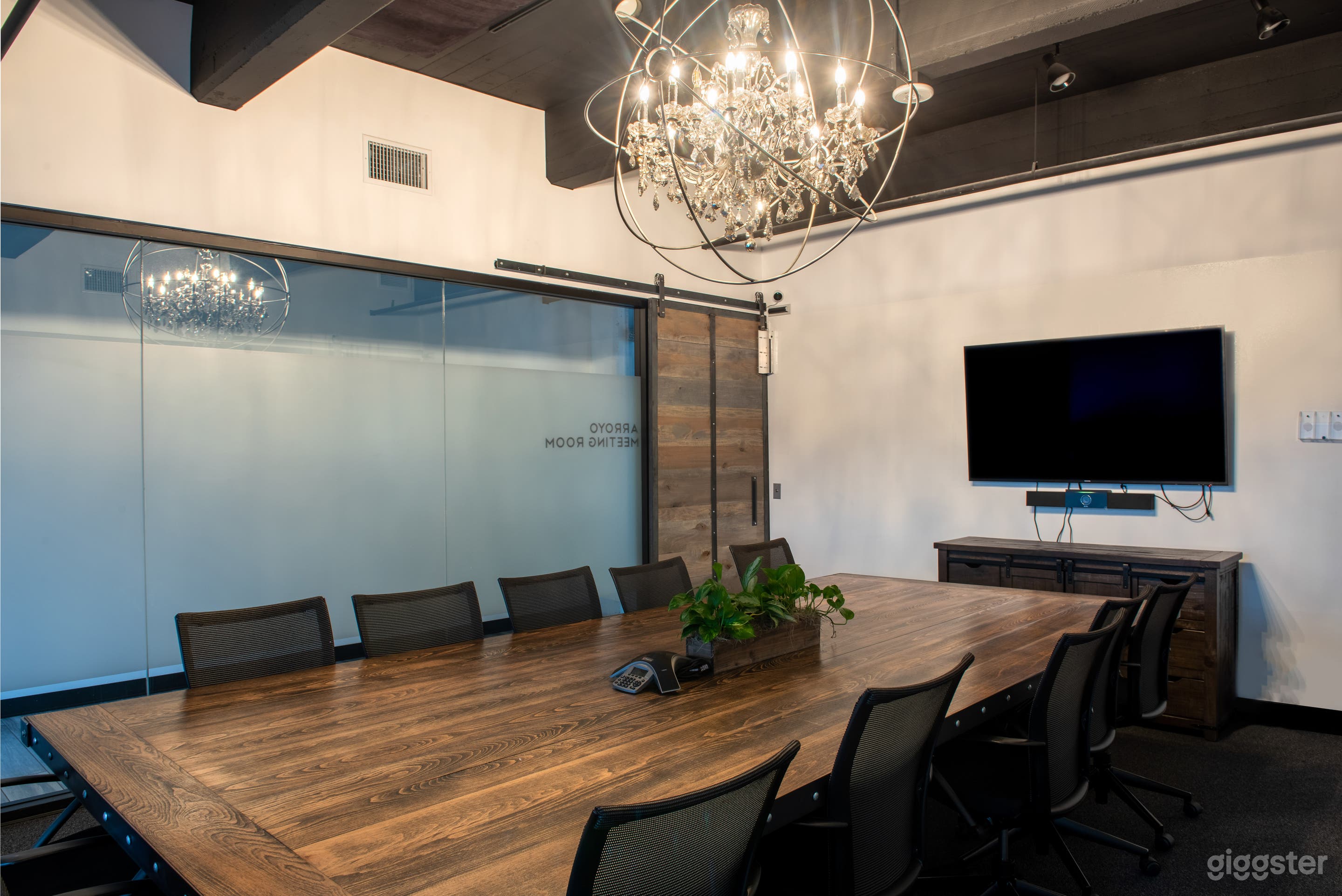 Old Town Pasadena Meeting Room - The Arroyo Room Photo 1