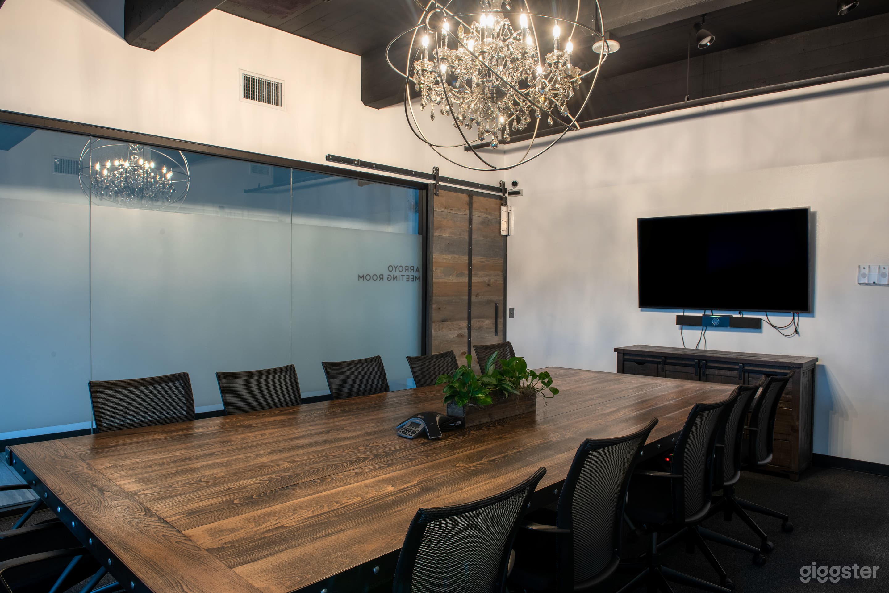 Old Town Pasadena Meeting Room - The Arroyo Room Photo 3