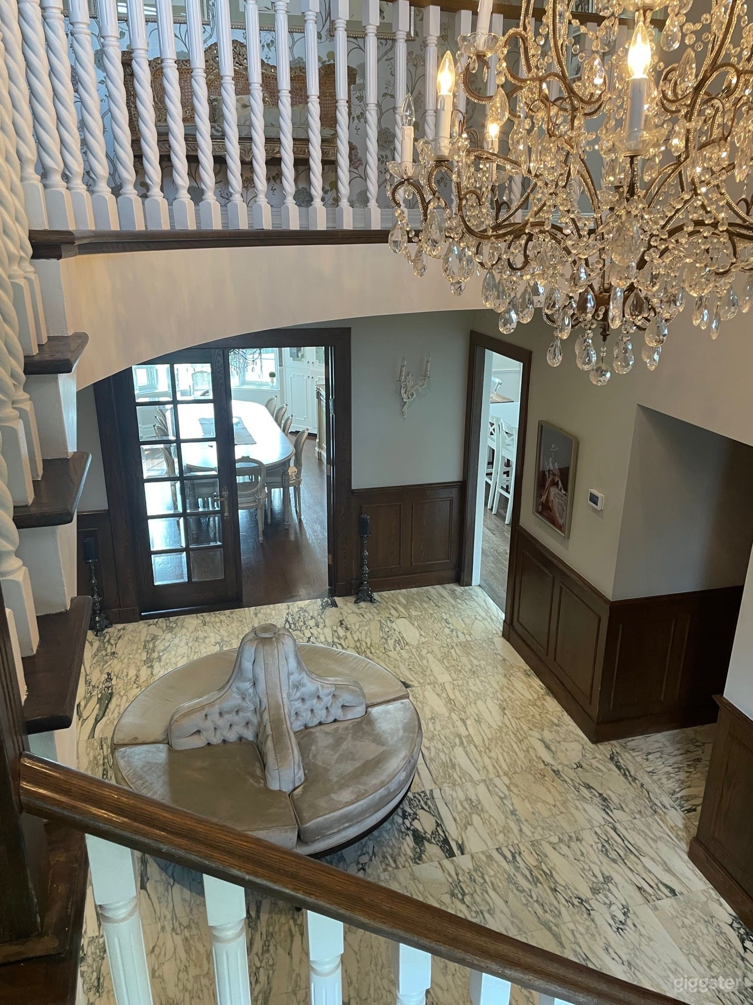 Discretely luxurious grey stone home Photo 4