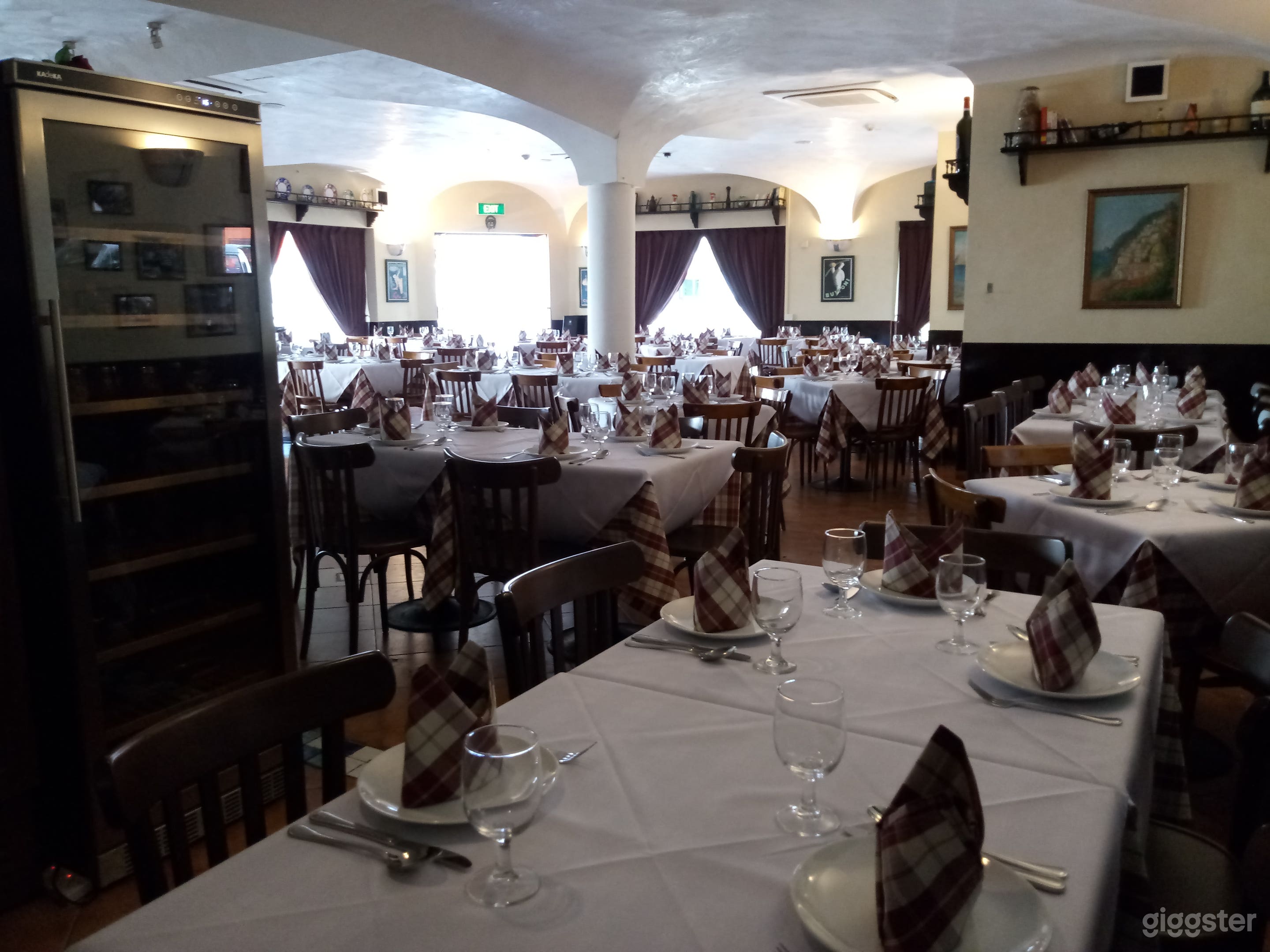 Italian Restaurant with wooden oven area Photo 4