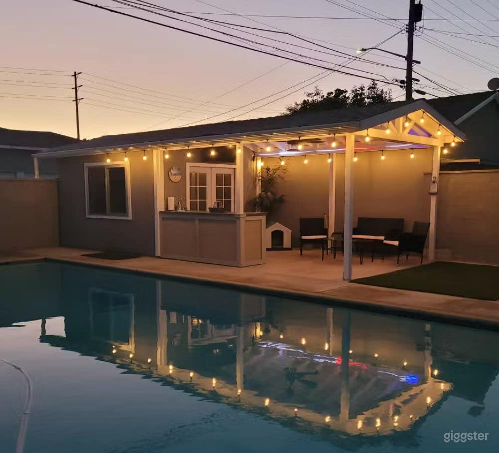 Gorgeous Burbank pool  Photo 1