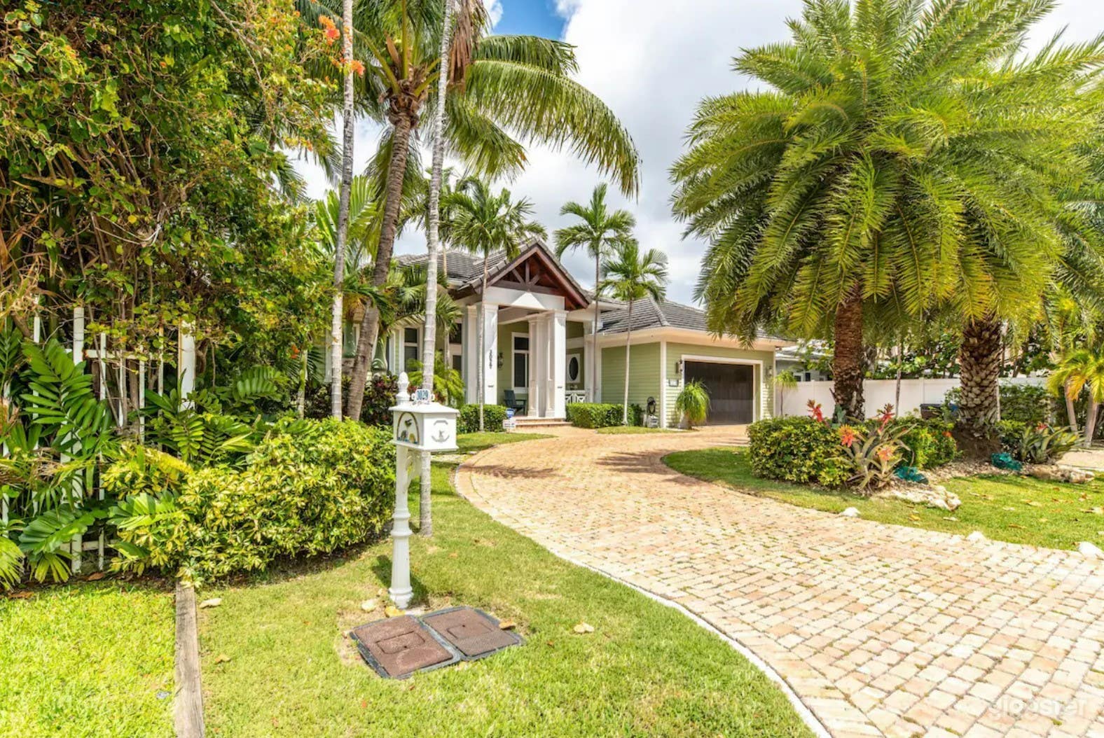 The Atlantic Beach House, steps to blue ocean  Photo 1