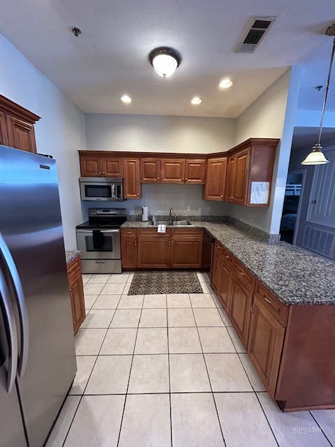 Spacious Condo Unit B Photo 3