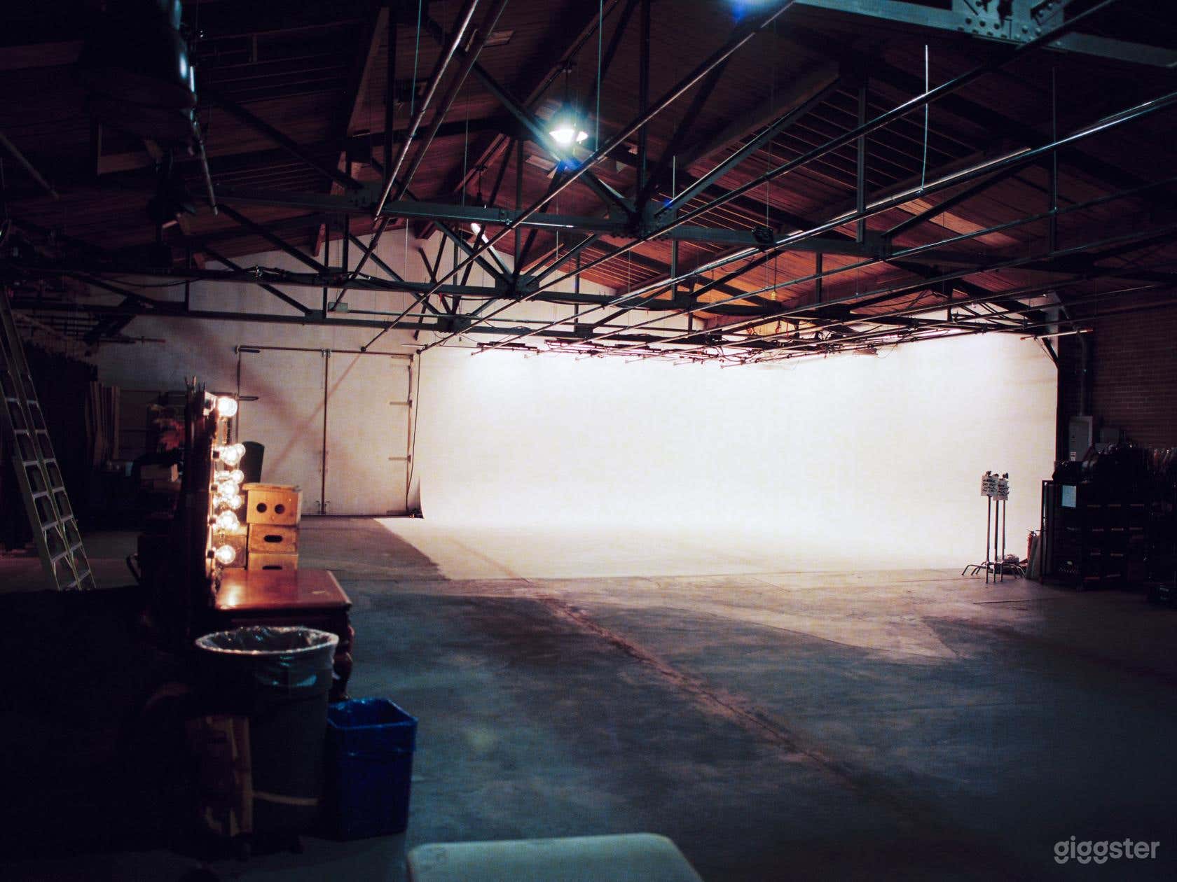 Soundstage &amp; Recording Studio (Full Studio Access) Photo 4