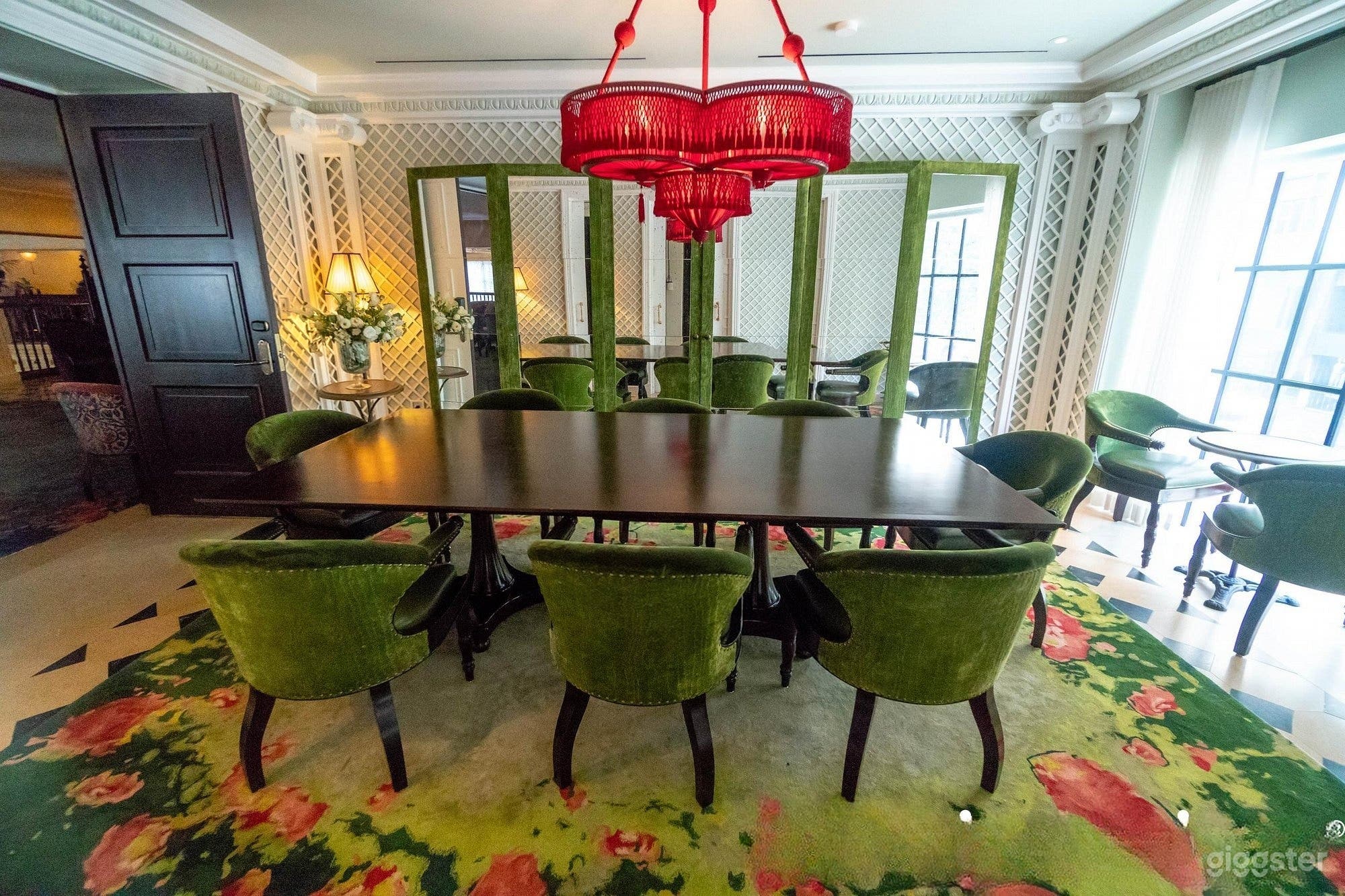 The Monnette Room &amp; Foyer Photo 2