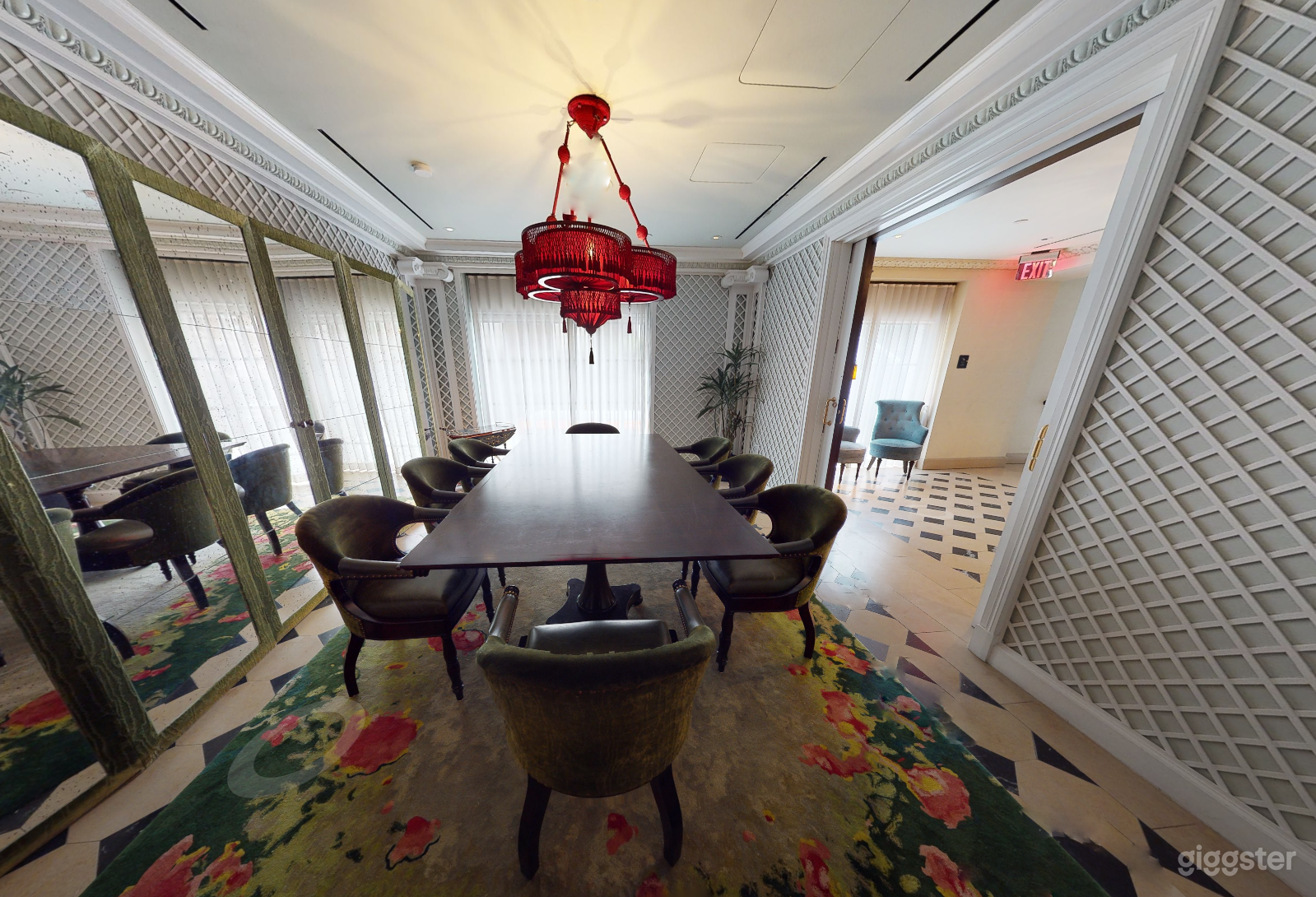 The Monnette Room &amp; Foyer Photo 3