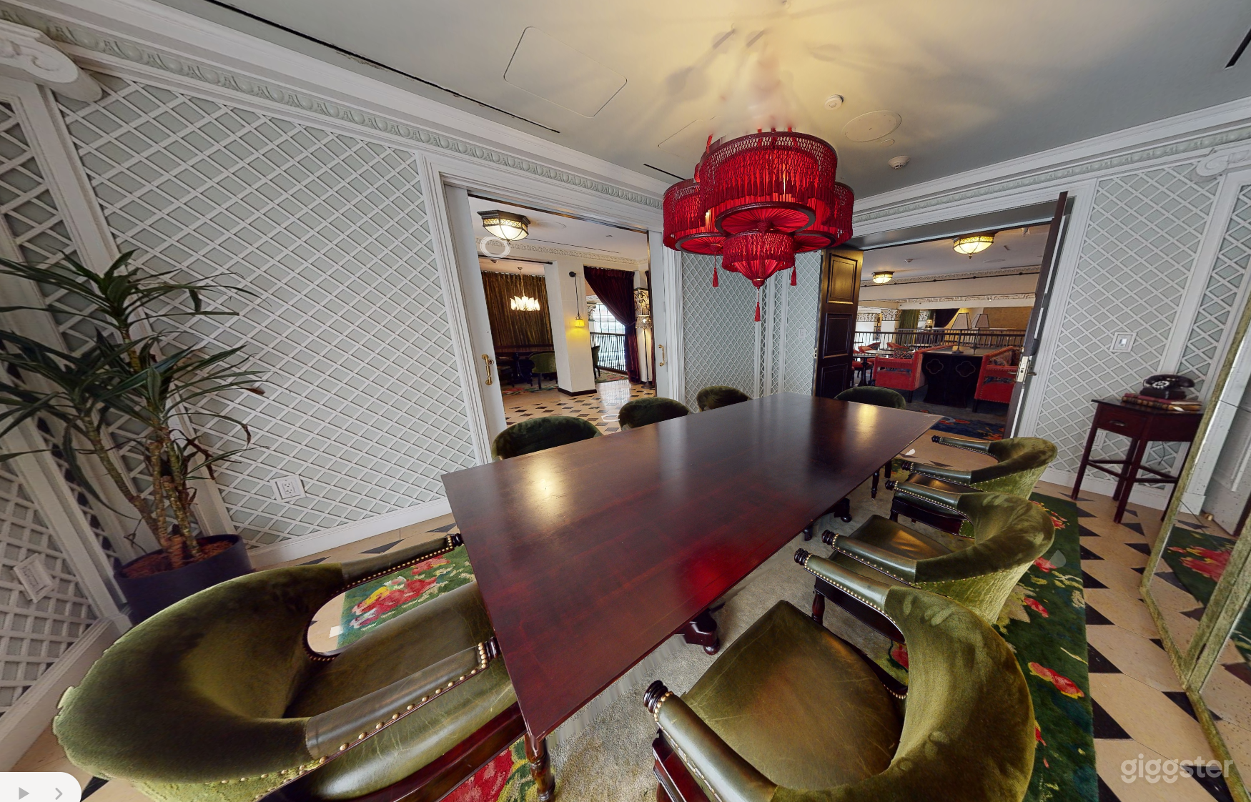 The Monnette Room &amp; Foyer Photo 4