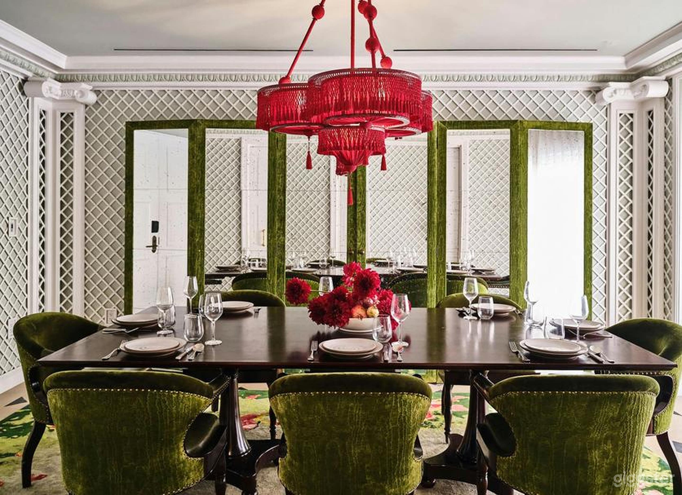 The Monnette Room &amp; Foyer Photo 1