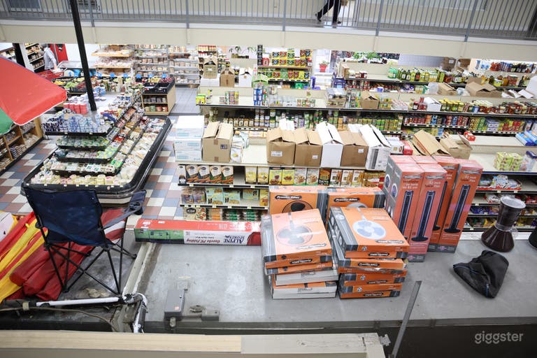  Huge food market with parking and office 