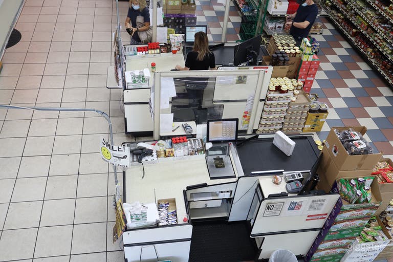  Huge food market with parking and office 