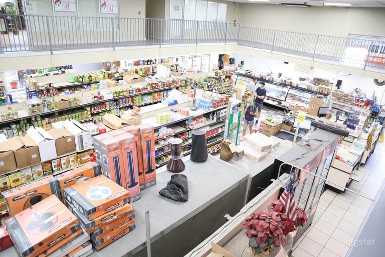  Huge food market with parking and office 