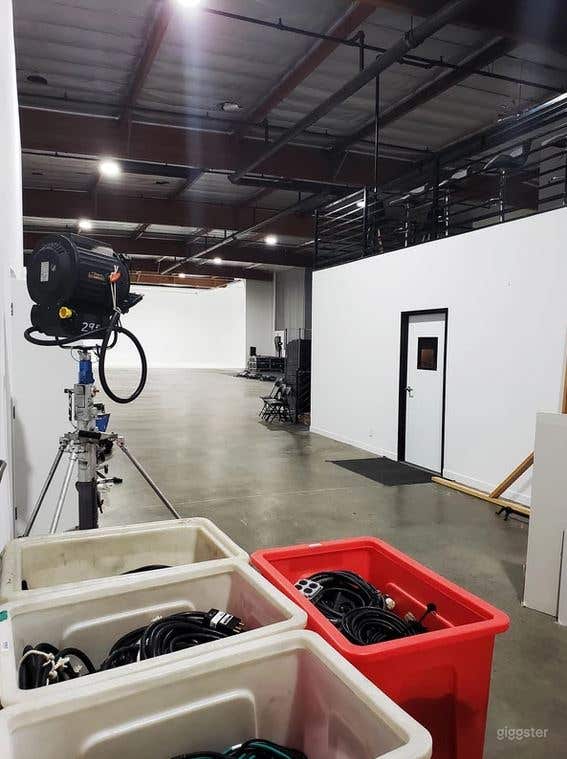 Studio 1 - 3 Wall full Cove, Soundstage Cyclorama Photo 2