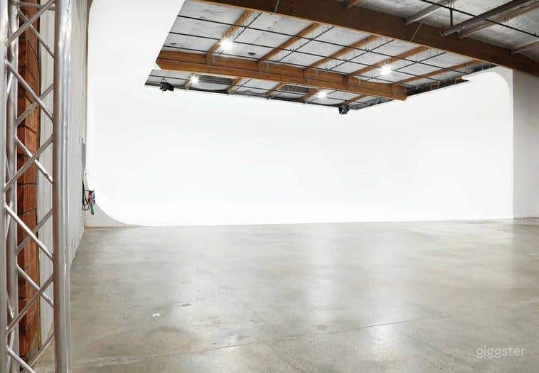 Studio 1 - 3 Wall full Cove, Soundstage Cyclorama Photo 1
