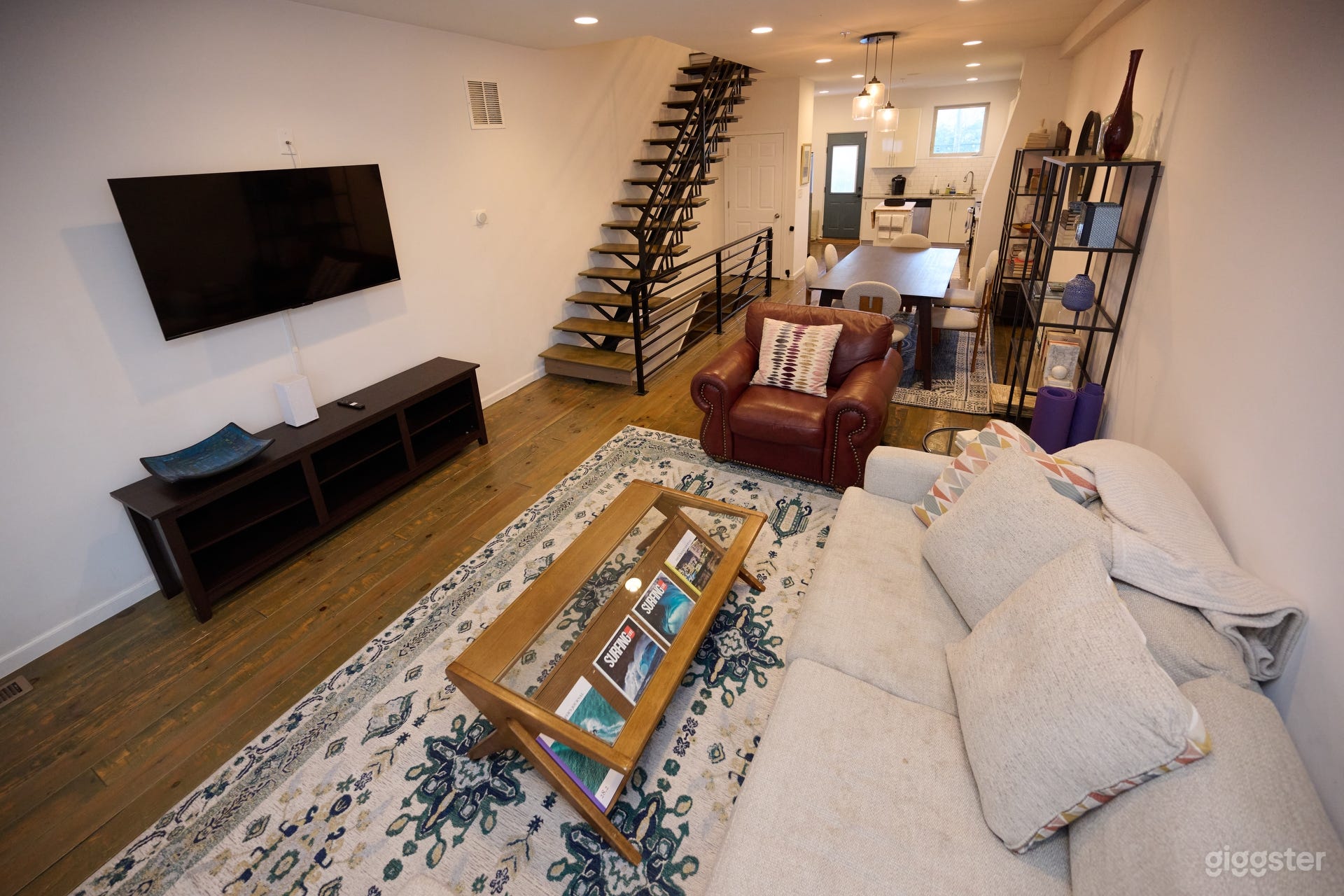 Modern Rowhome with new Playground in Trendy Fishtown Photo 3