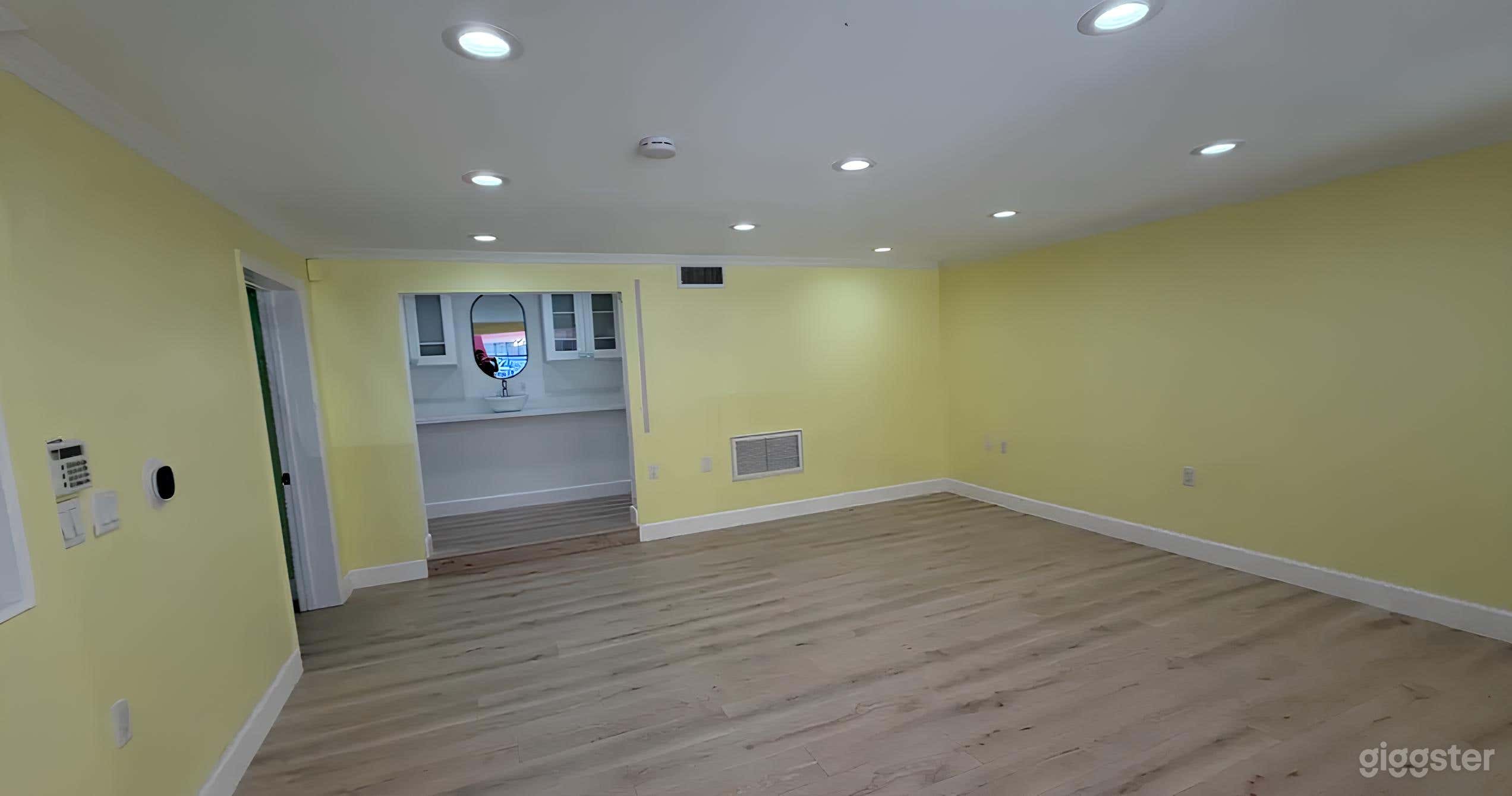 The Yellow Room for Content Creation Photo 4