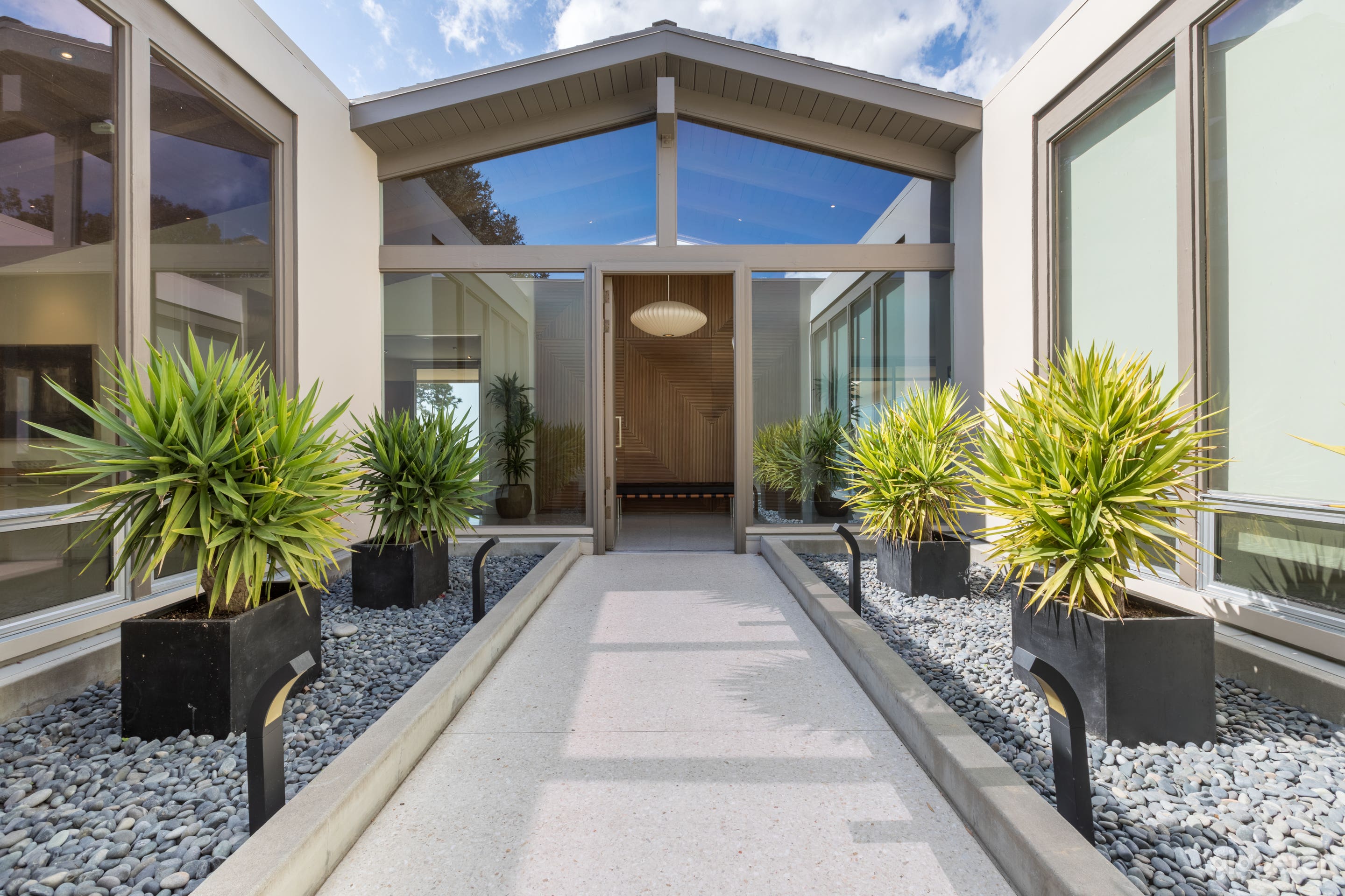 Modern No.107 Photo 2