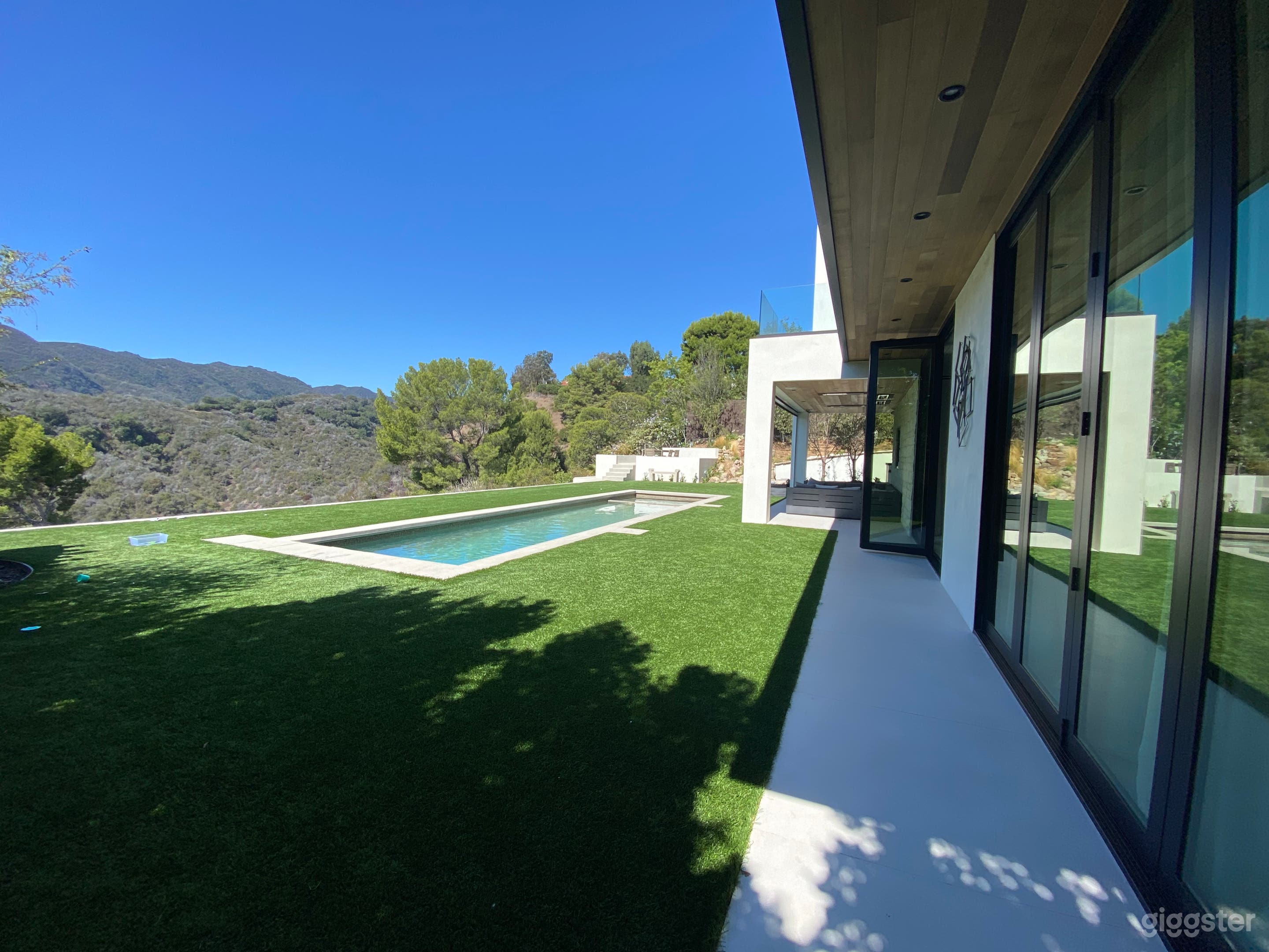 Modern, Secluded Oasis Photo 2