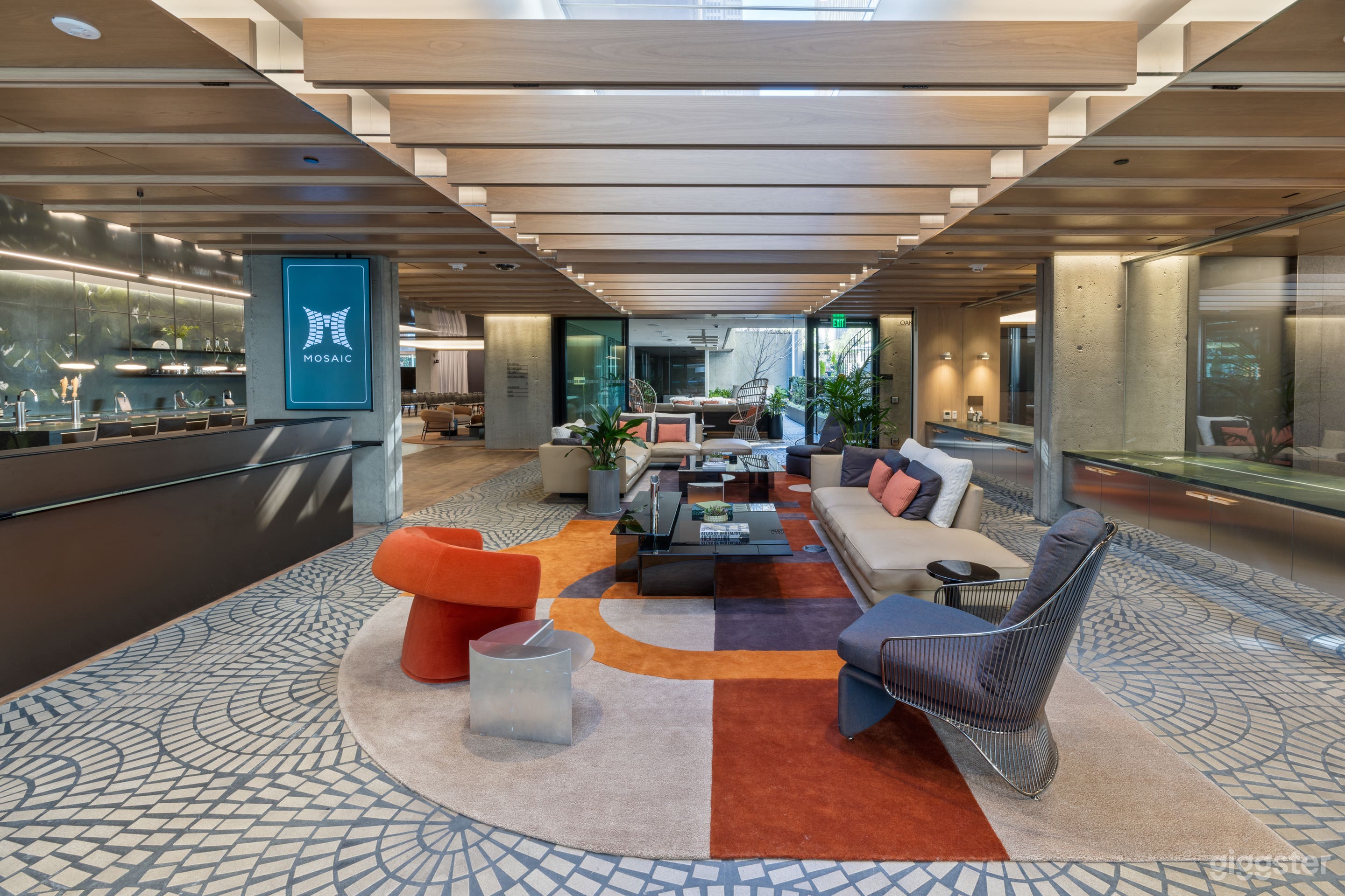 Front Desk &amp; Lounge