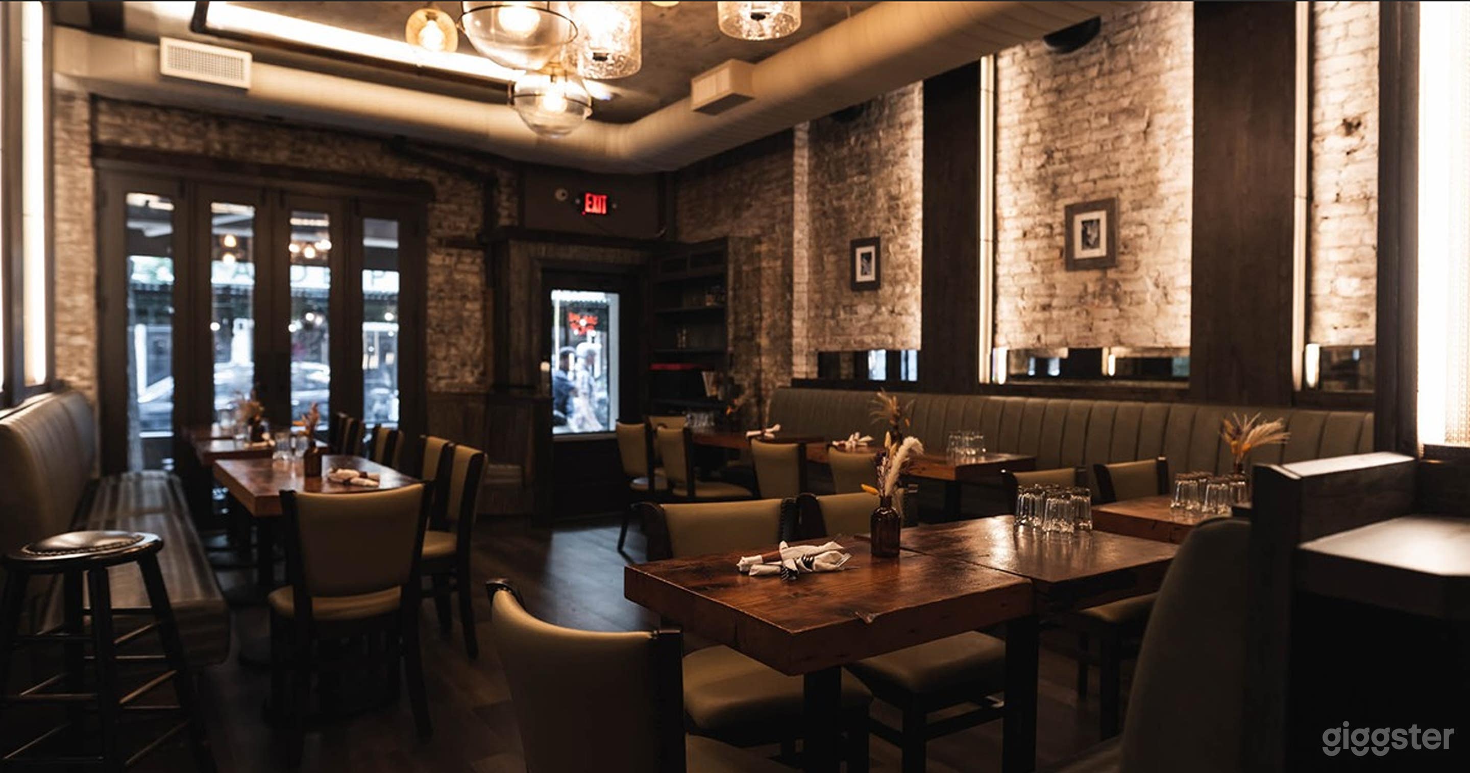 Stylish Lounge Area Photo 3