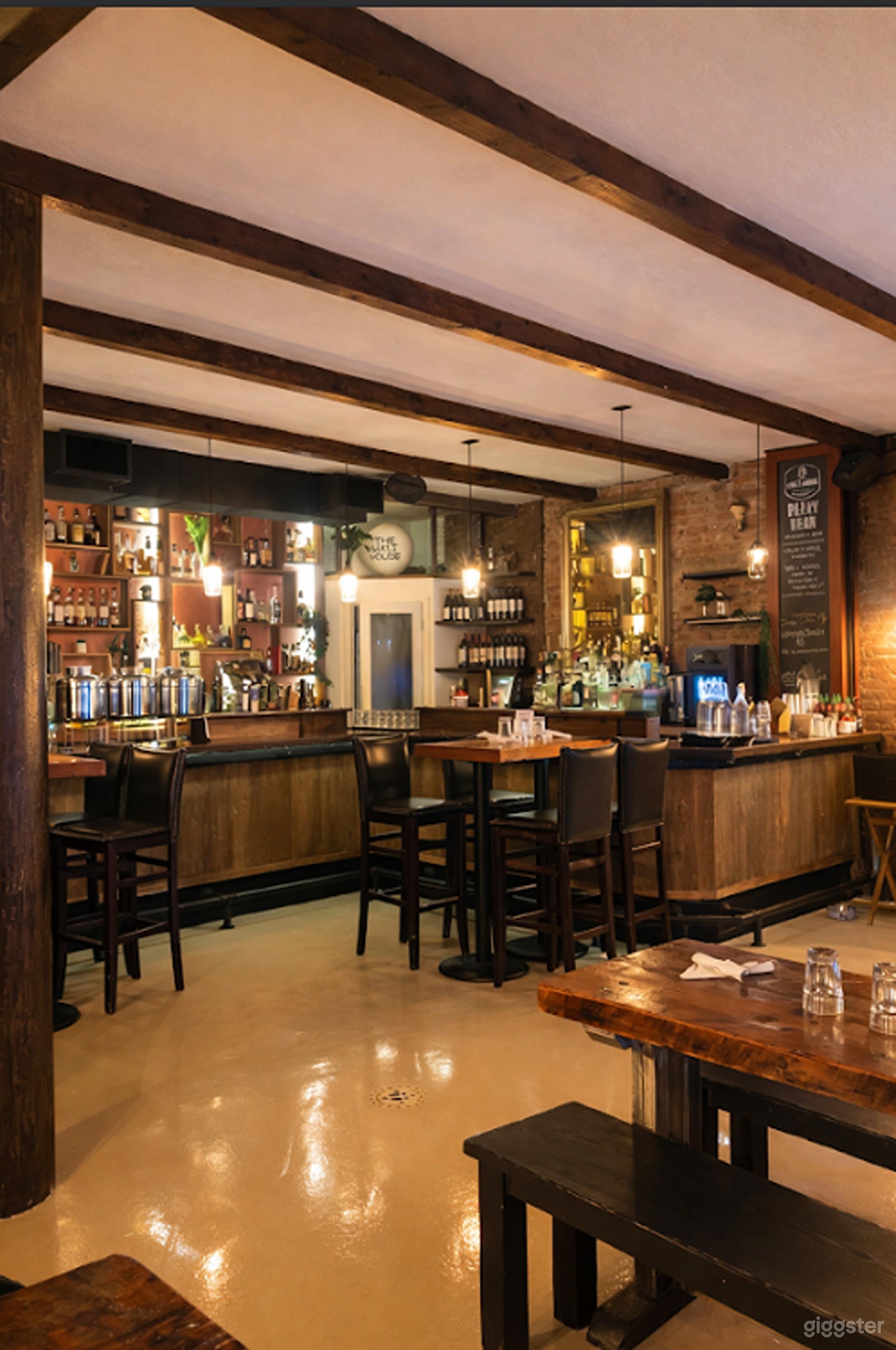 Stylish Lounge Area Photo 2