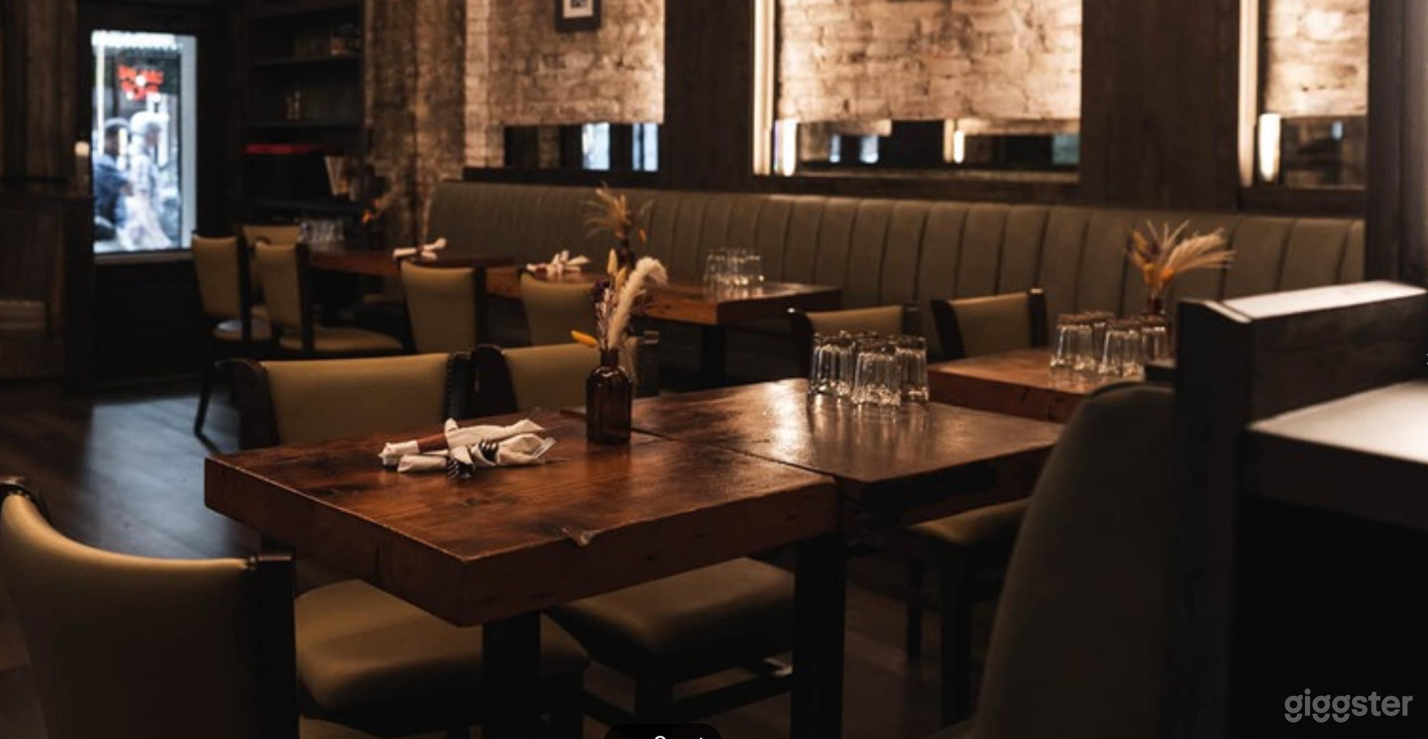 Stylish Lounge Area Photo 4