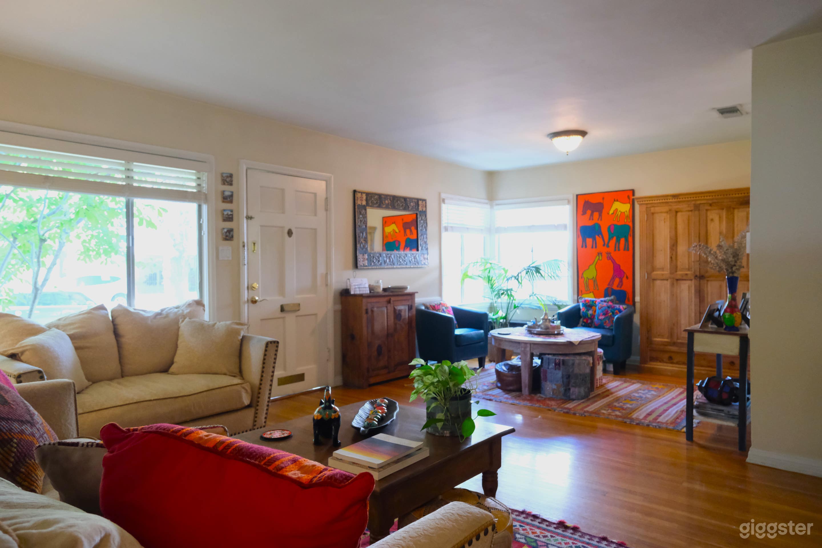 Cozy & Colorful Artist's Oasis in Noho Photo 3