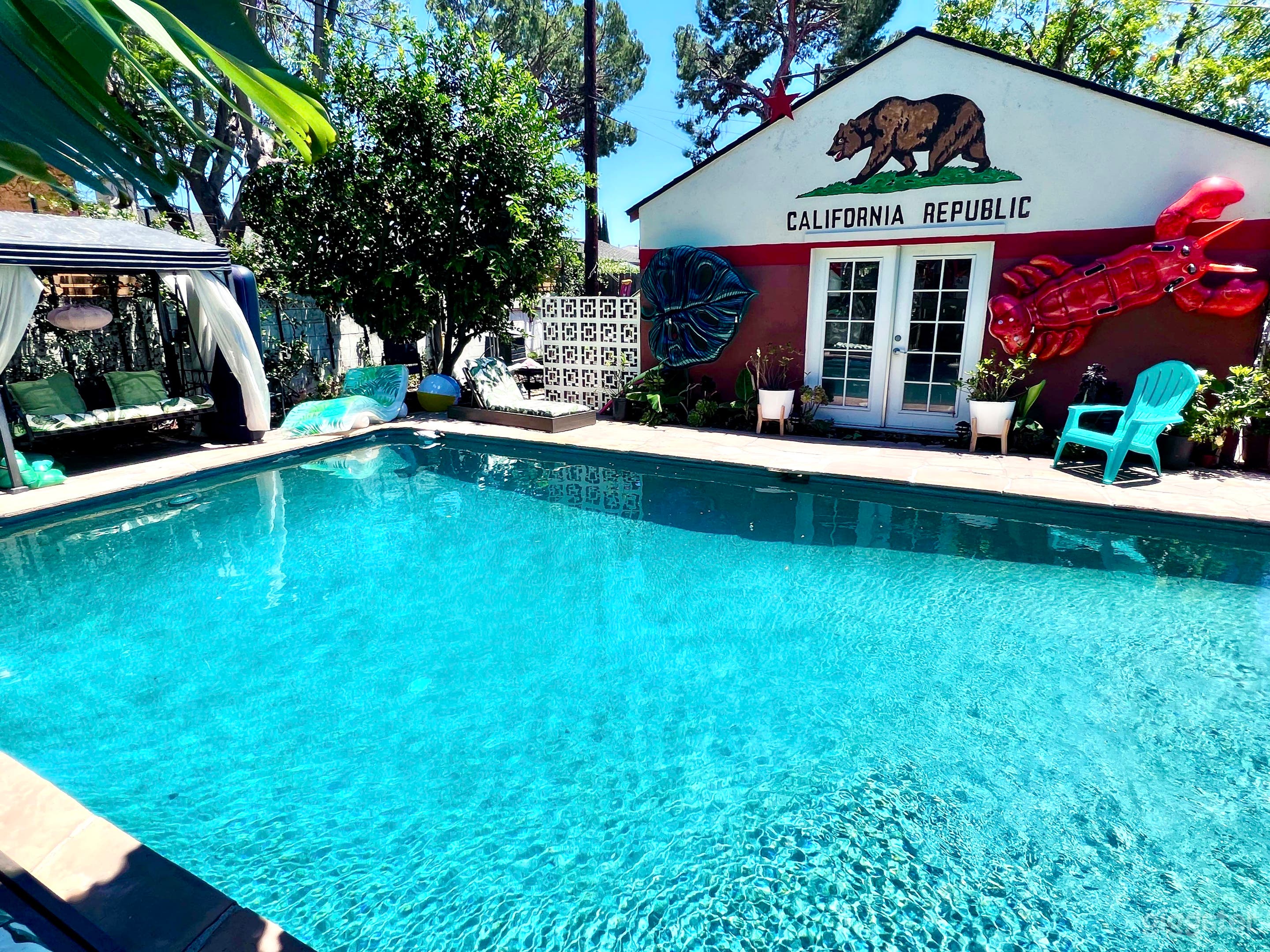 Pool Soiree ! Photo 1