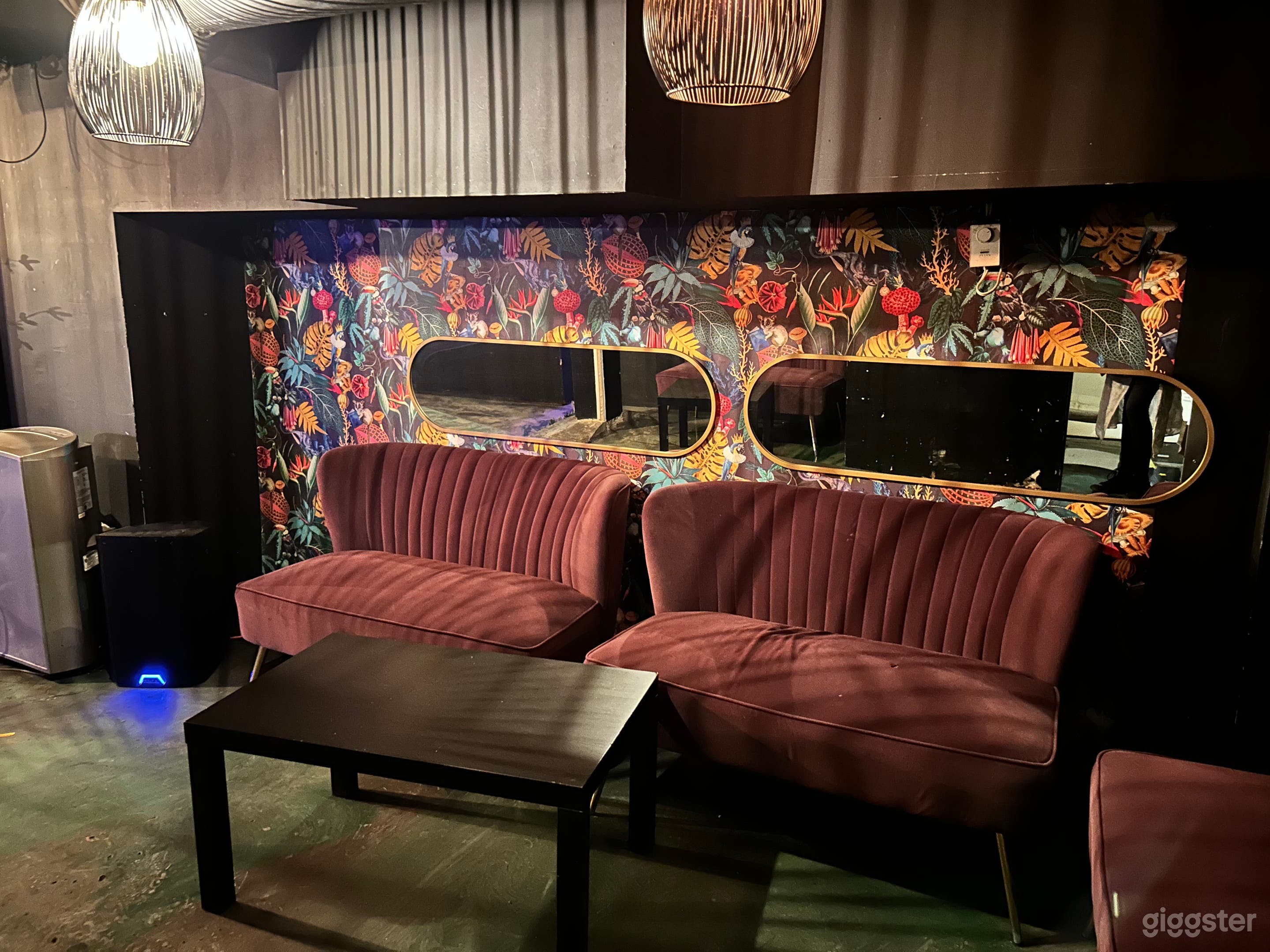 Beautiful Restaurant/Lounge Photo 1