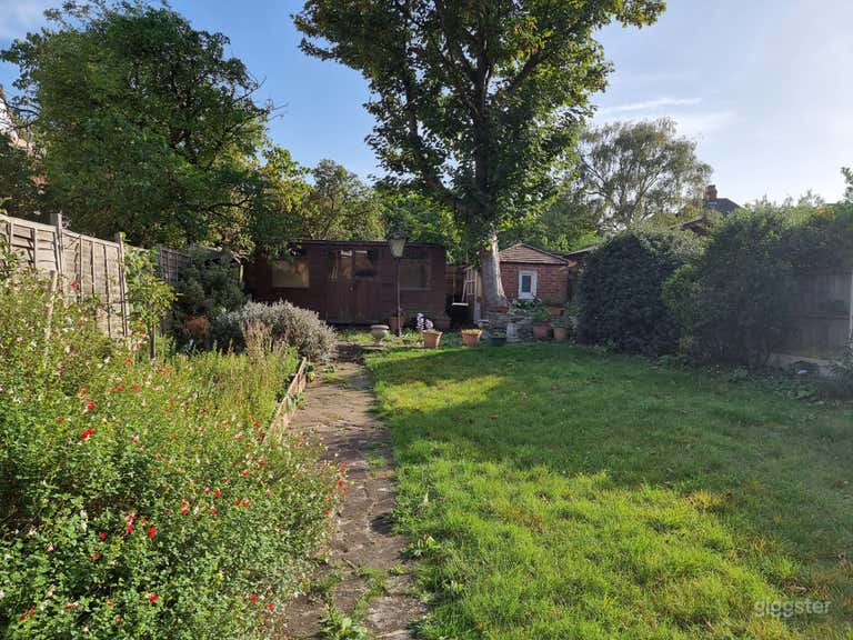  Bright 4-Bed Family Home in Southeast London 
