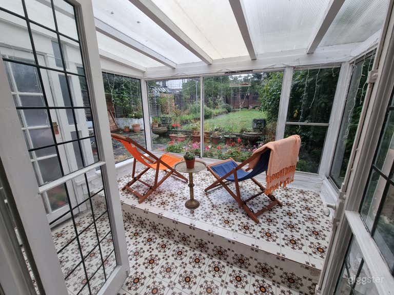  Bright 4-Bed Family Home in Southeast London 