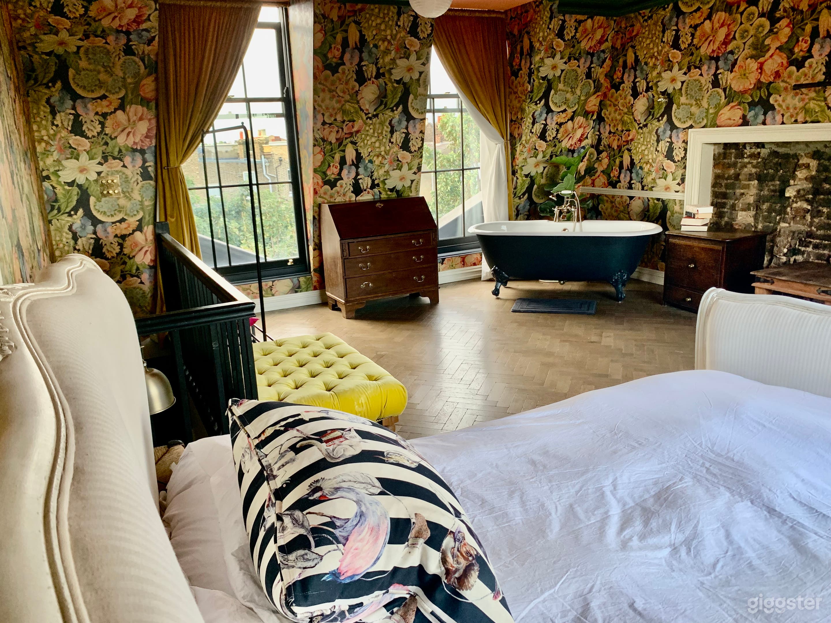 Double-height kitchen atrium Photo 3