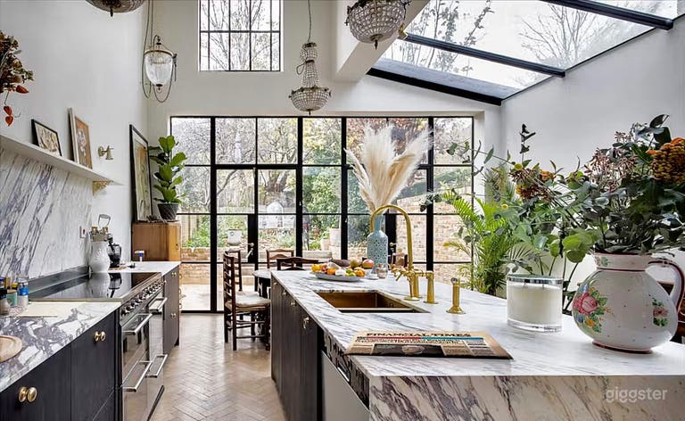  Double-height kitchen atrium 