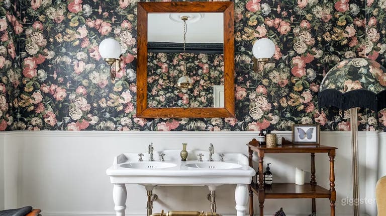  Double-height kitchen atrium 