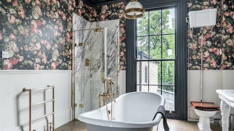  Double-height kitchen atrium 