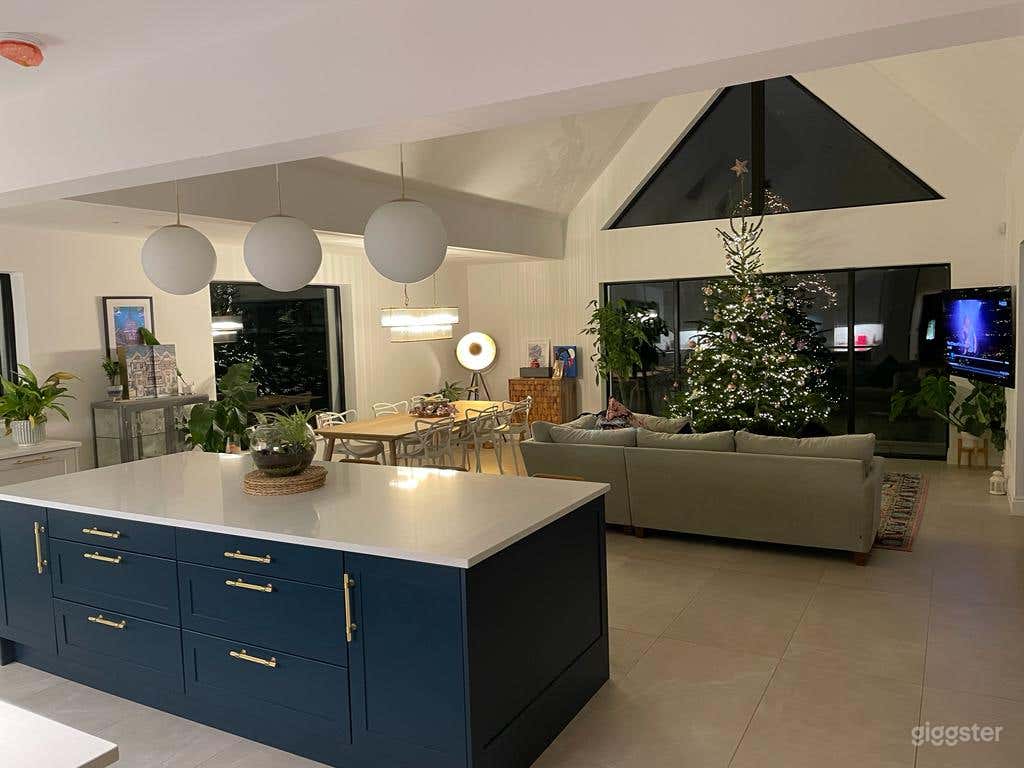 Abercorn house, large, modern, detached home Photo 2