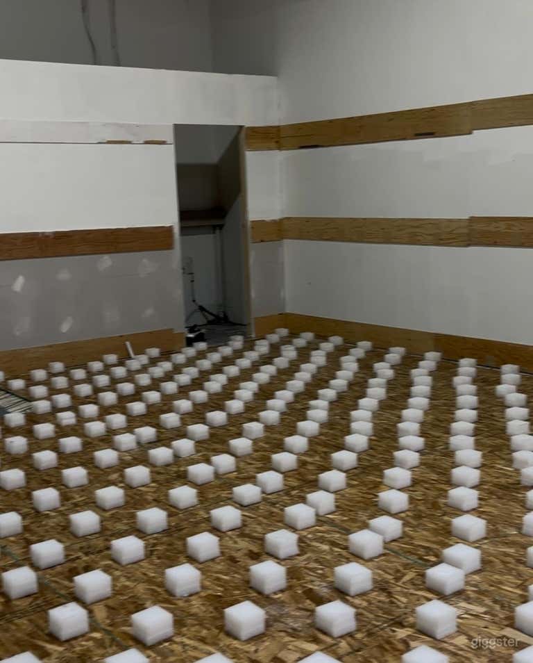  Fitness Studio / Dojo  