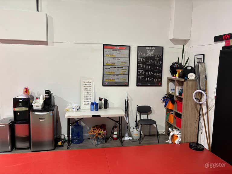 Fitness Studio / Dojo  