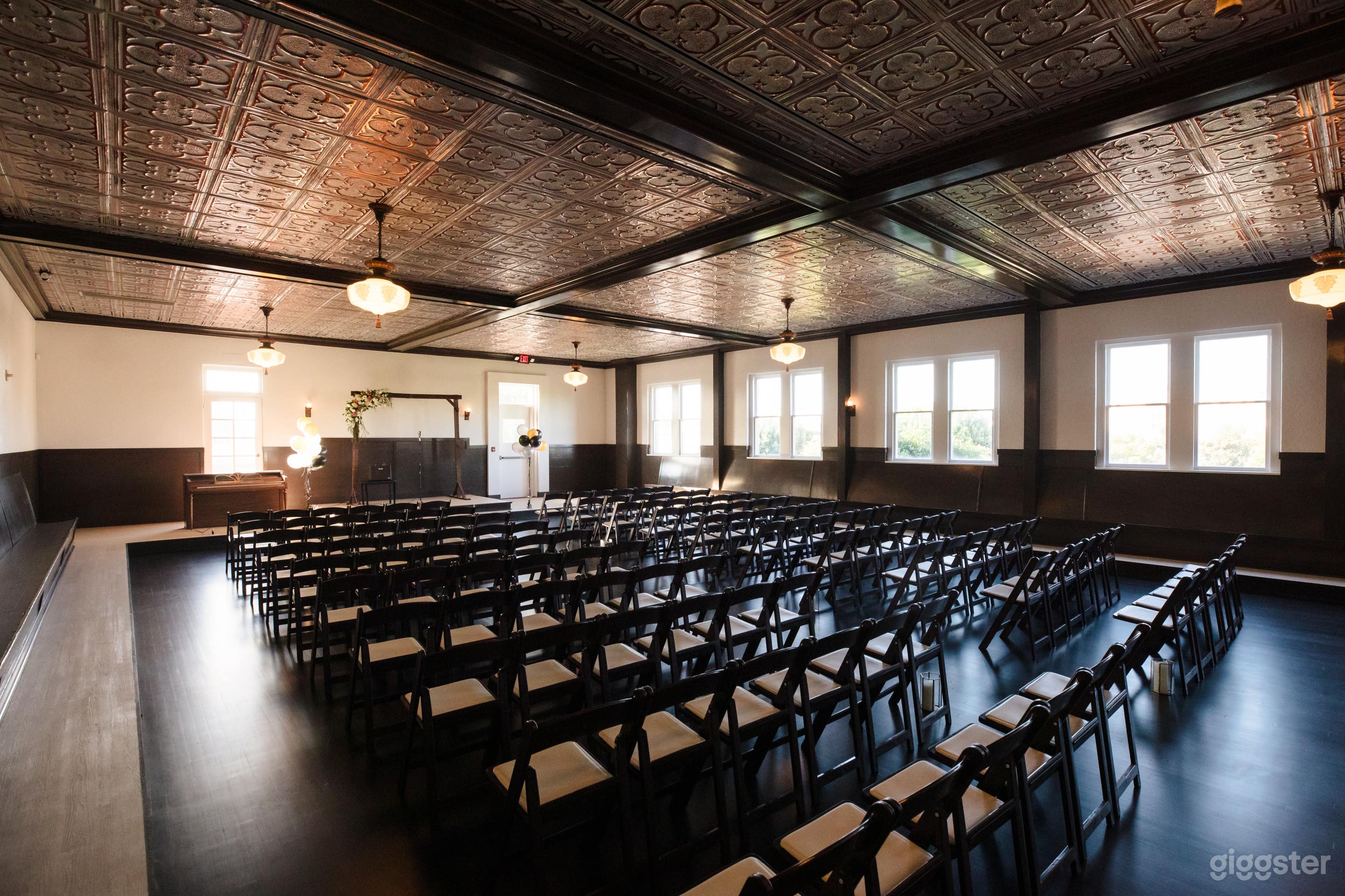 Petite Ballroom Photo 1