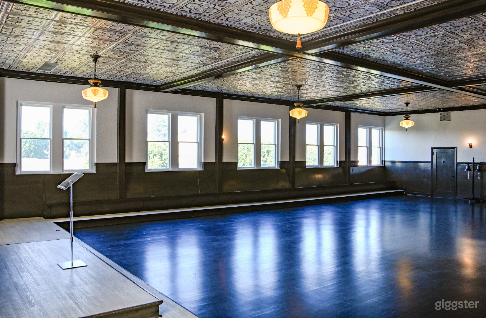 Petite Ballroom Photo 3