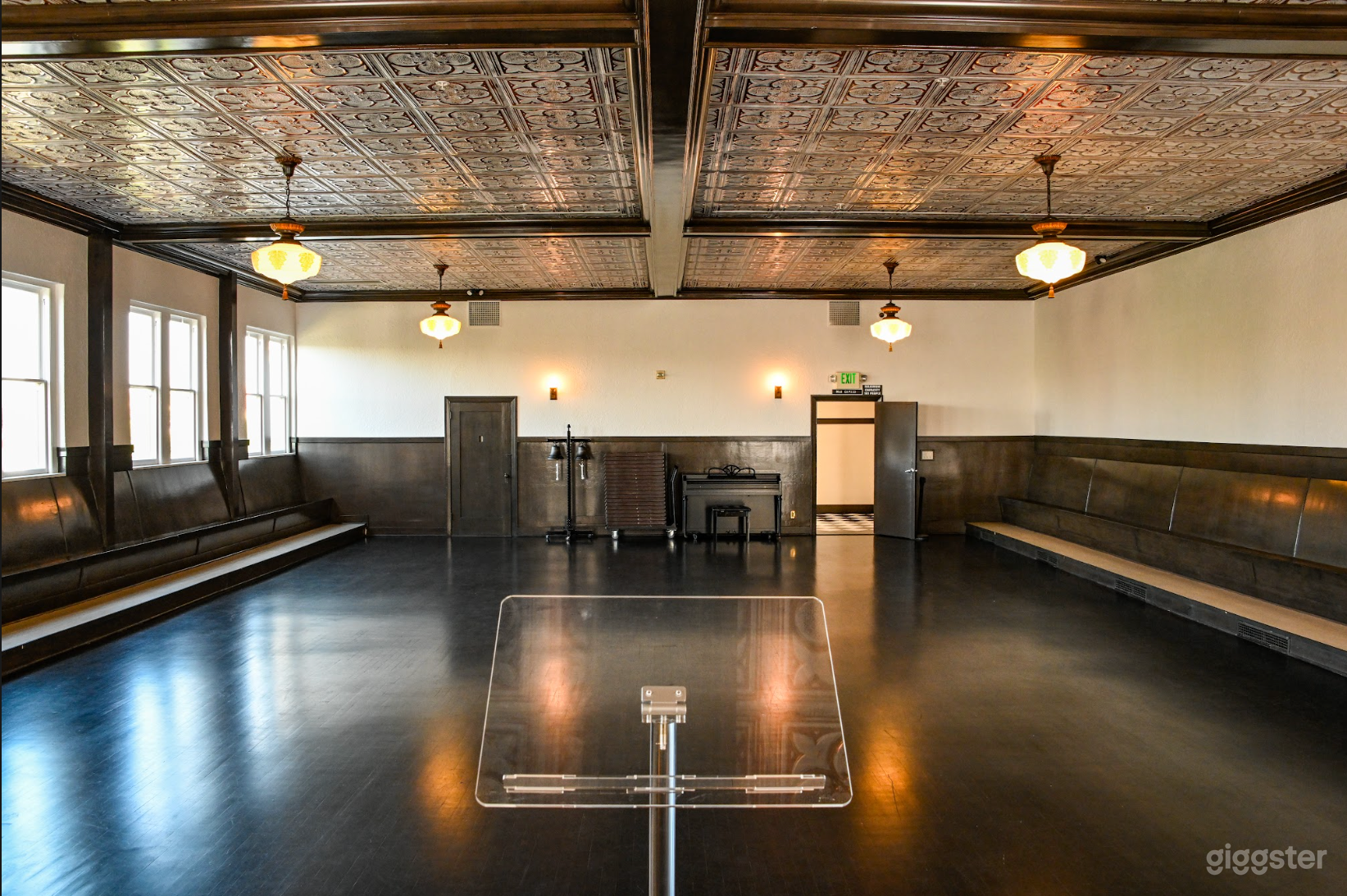 Petite Ballroom Photo 4