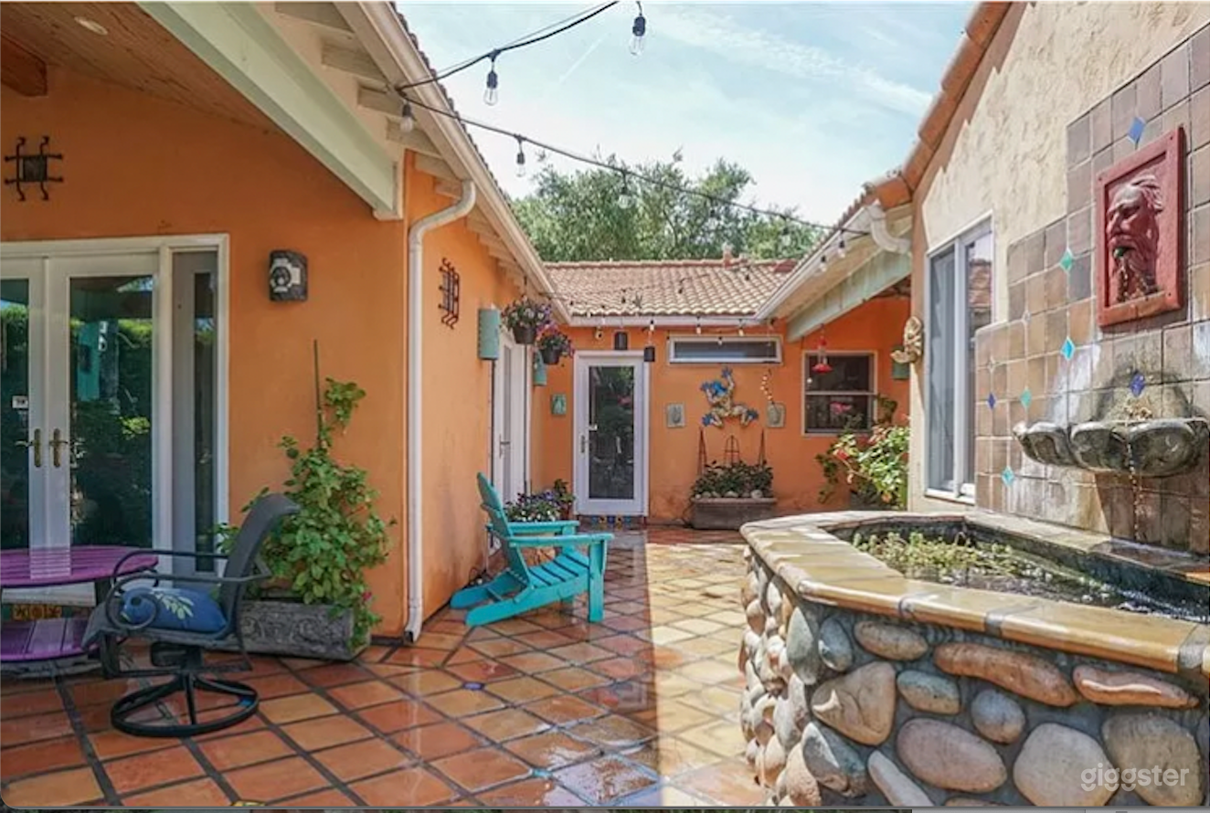 Rustic Santa Fe with Spanish Courtyard &amp; Fountains Photo 1