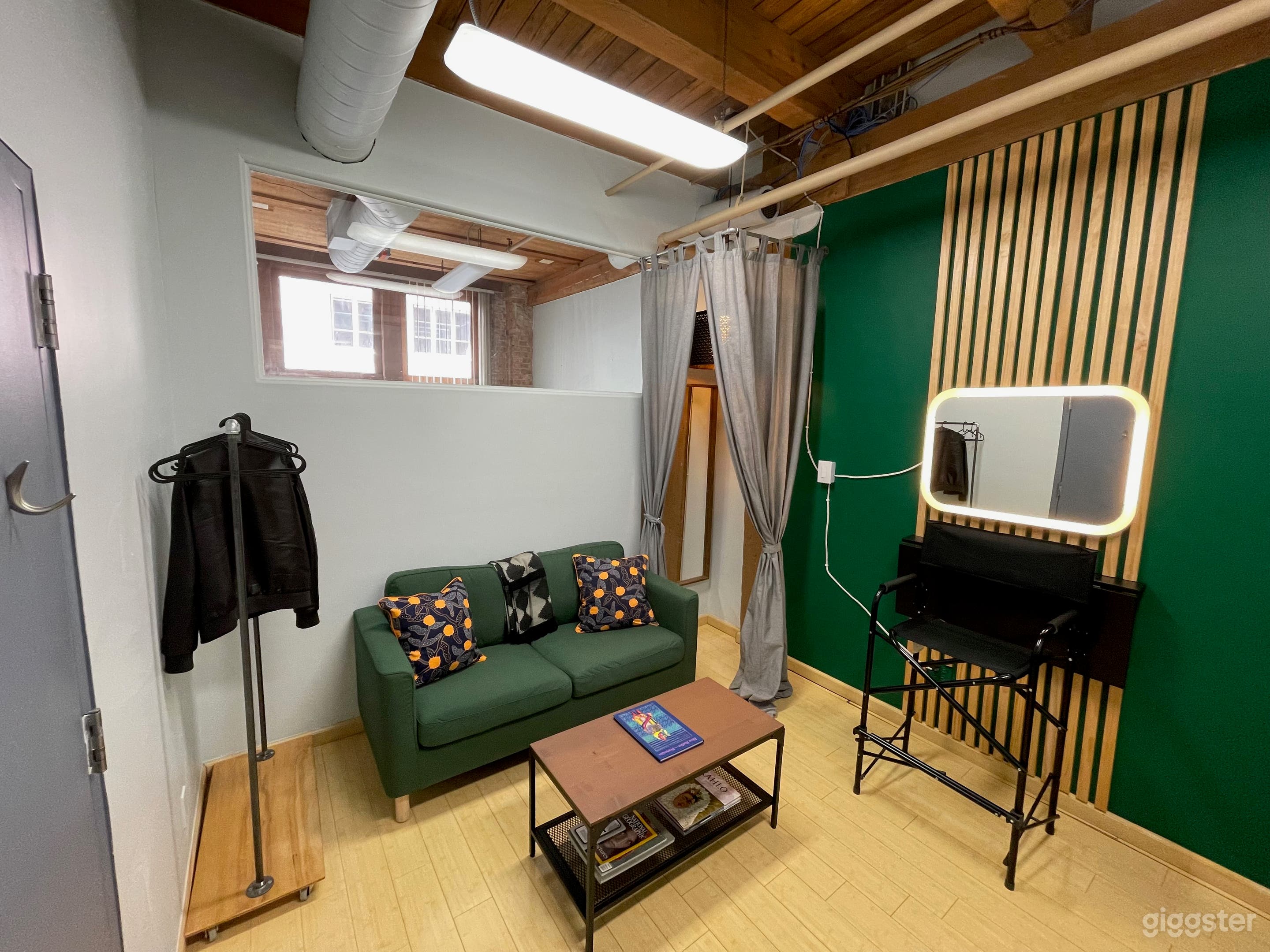 Cozy All-In-One Photography and Film Studio Photo 2