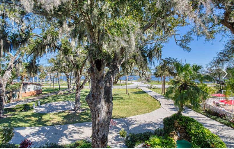 Grand Garden Event Space with Fountain Reception Photo 1
