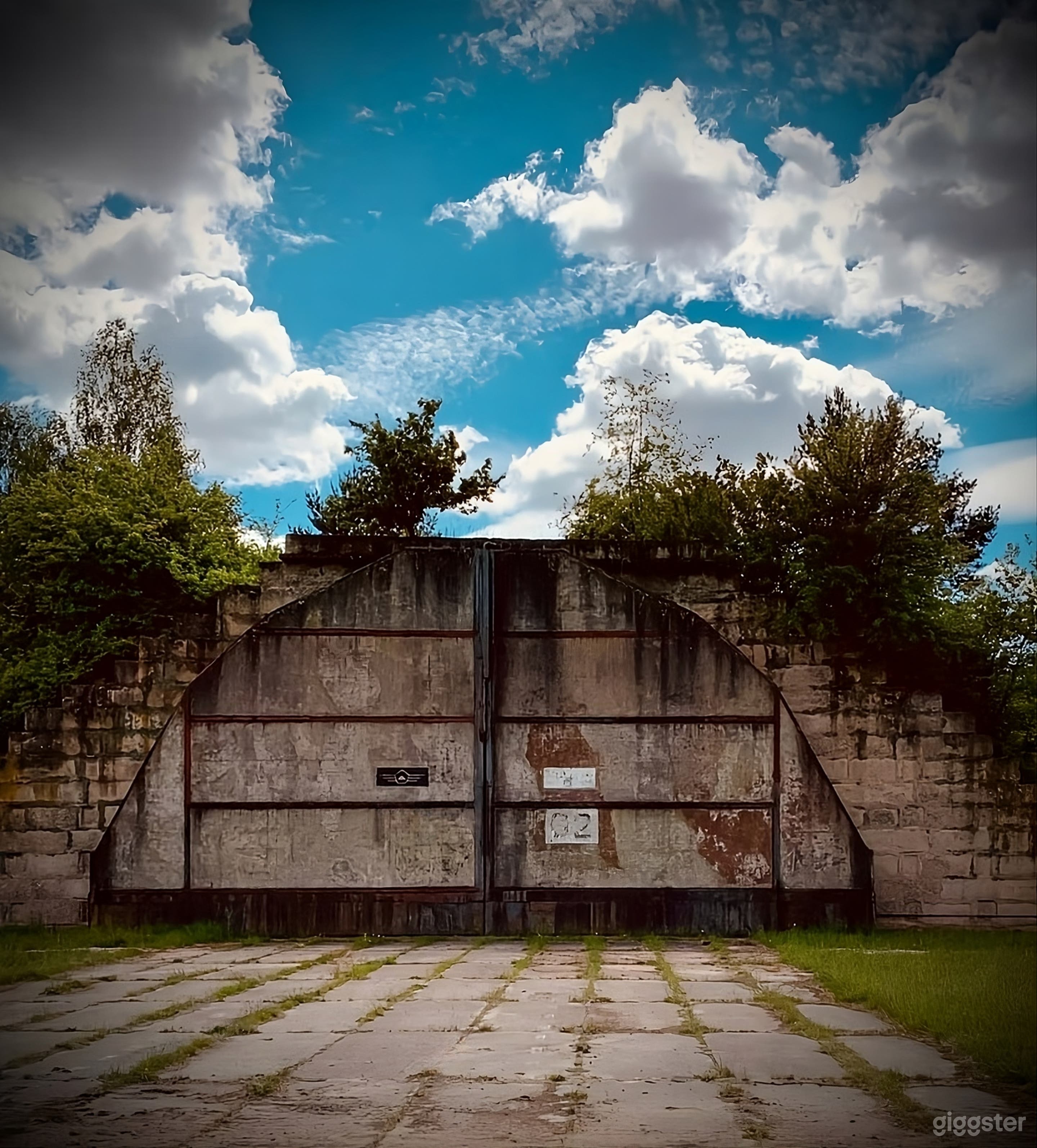 Historischer Event-Hangar nahe Berlin für Film & Events Foto 3