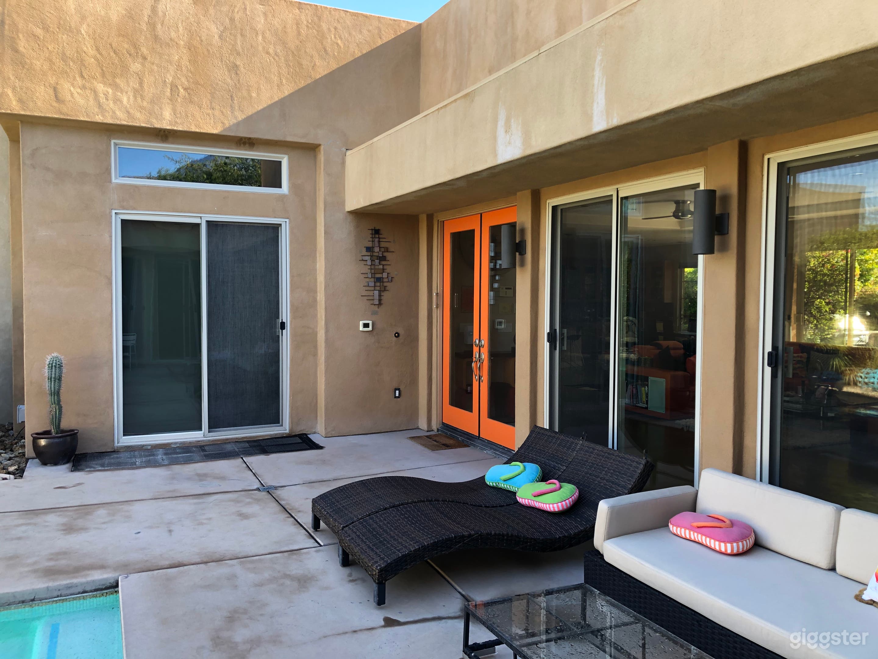 Colorful Artists Mansion Photo 4