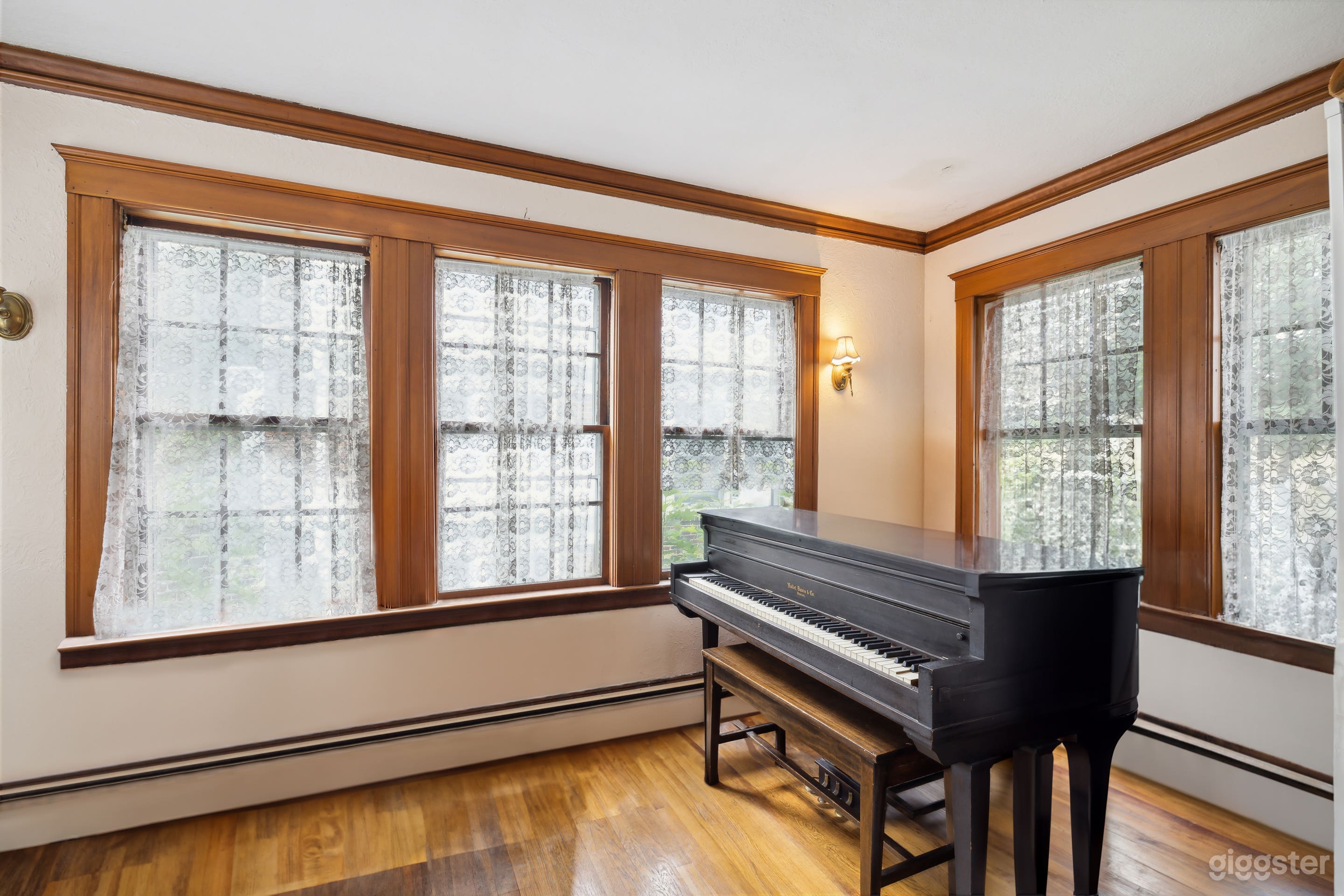 piano room