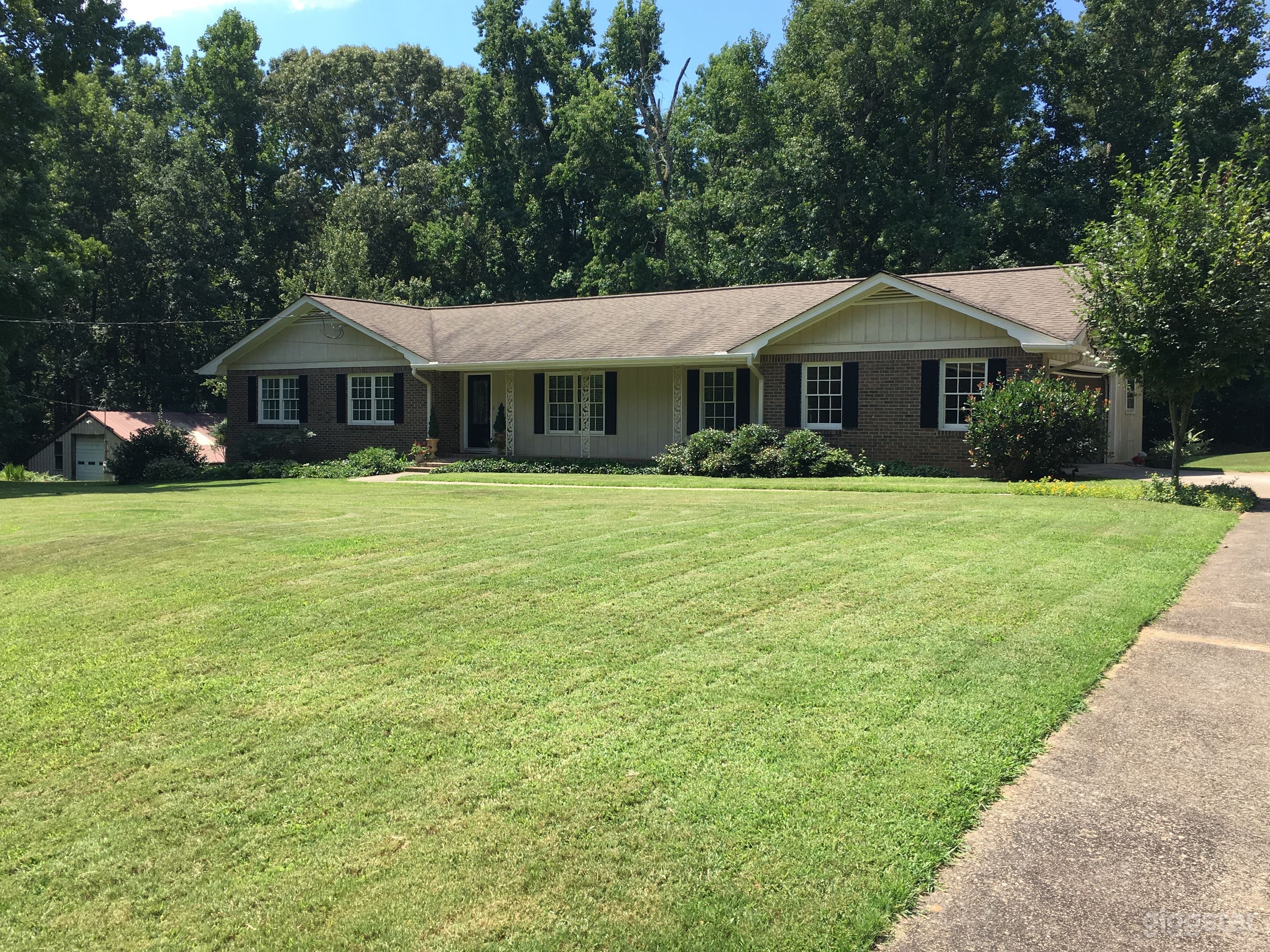 Ranch on 2 1/2 Acres Photo 1