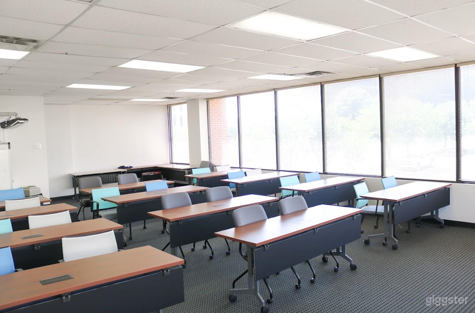 Fully Equipped 30-Seater Classroom / Training Room Photo 3